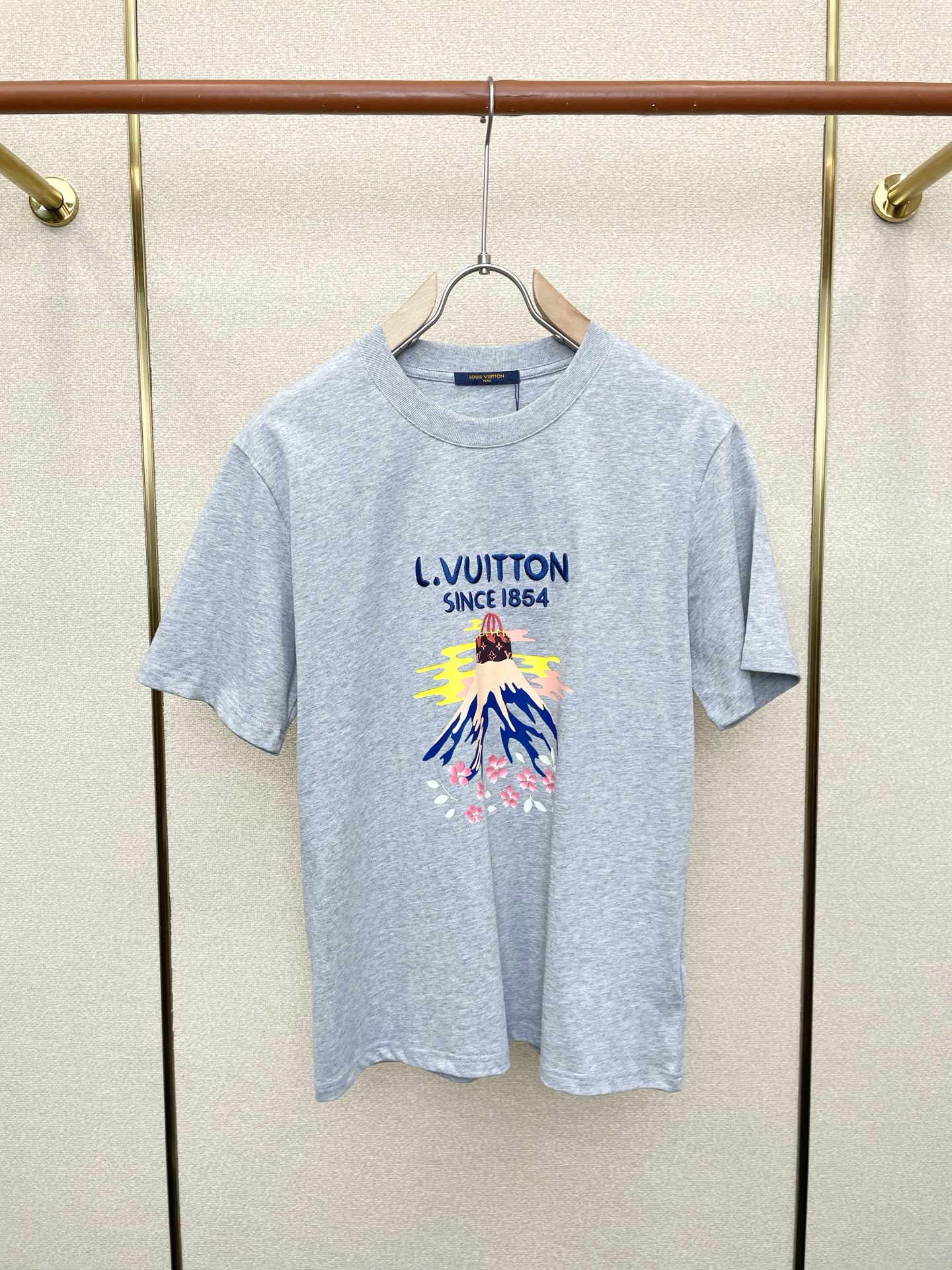 。Louis Vuitton路易威登💥砸锅卖铁都要上的新款新款男士休闲短袖 高端定制 高端版本 时尚百搭