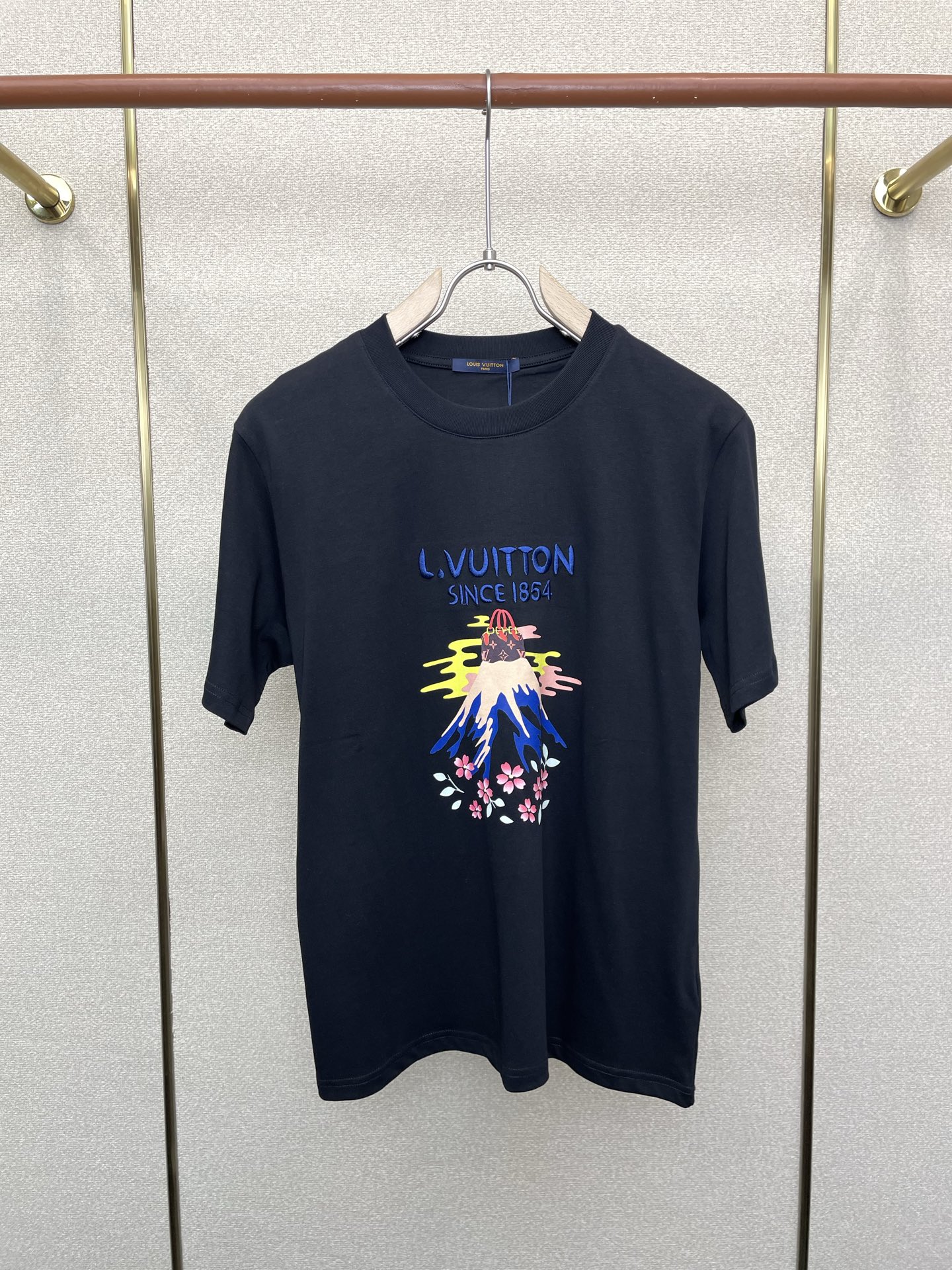 。Louis Vuitton路易威登💥砸锅卖铁都要上的新款新款男士休闲短袖 高端定制 高端版本 时尚百搭