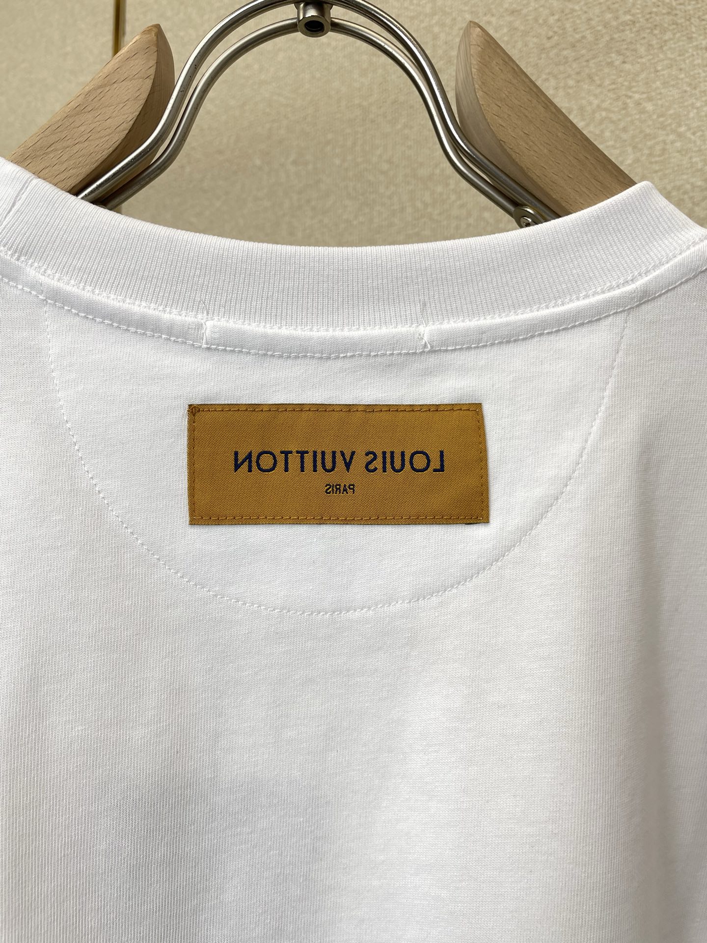 。Louis Vuitton路易威登💥砸锅卖铁都要上的新款新款男士休闲短袖 高端定制 高端版本 时尚百搭