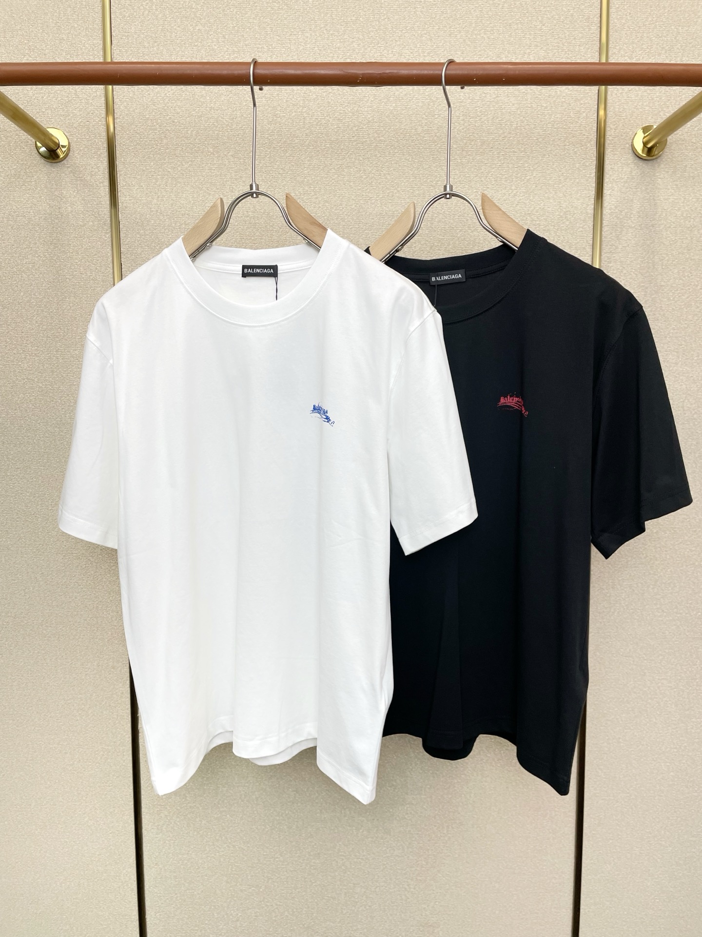 。Balenciaga巴黎世家💥砸锅卖铁都要上的新款新款男士休闲短袖 高端定制 高端版本 时尚百搭爆款⚠