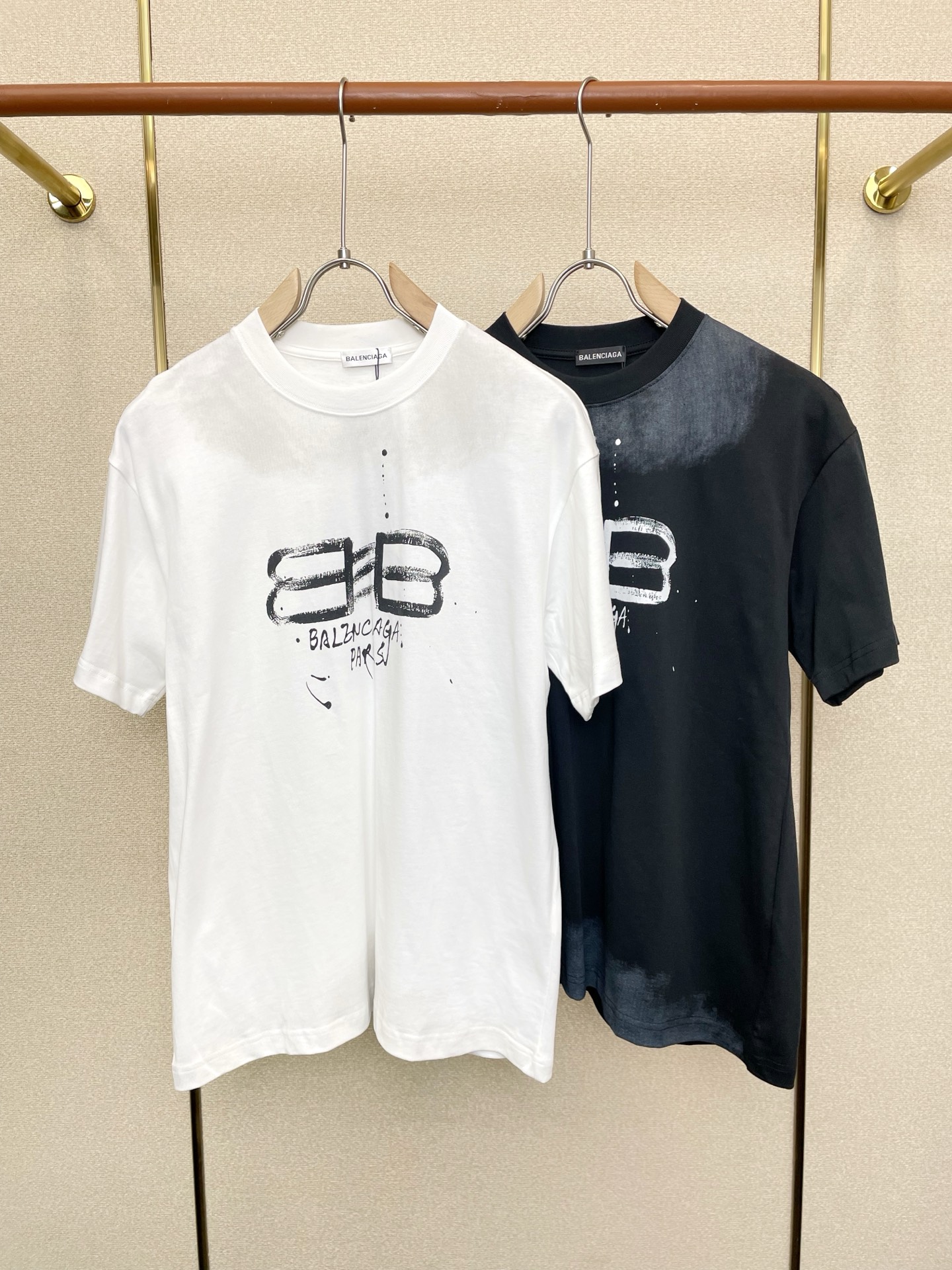 。Balenciaga巴黎世家💥砸锅卖铁都要上的新款新款男士休闲短袖 高端定制 高端版本 时尚百搭爆款⚠