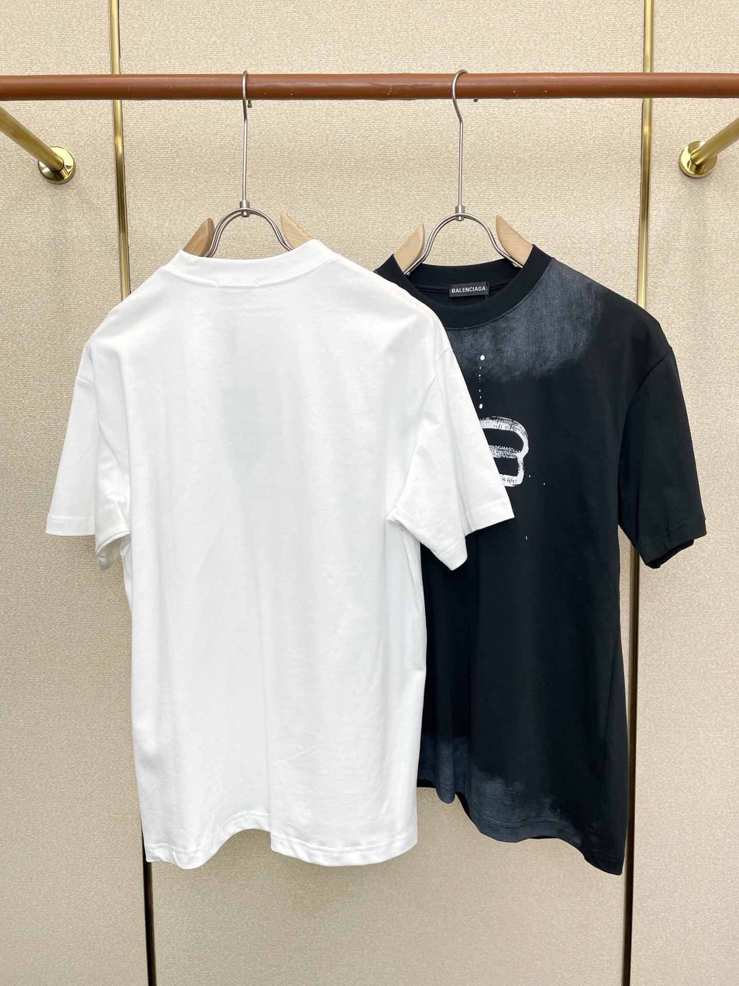 。Balenciaga巴黎世家💥砸锅卖铁都要上的新款新款男士休闲短袖 高端定制 高端版本 时尚百搭爆款⚠