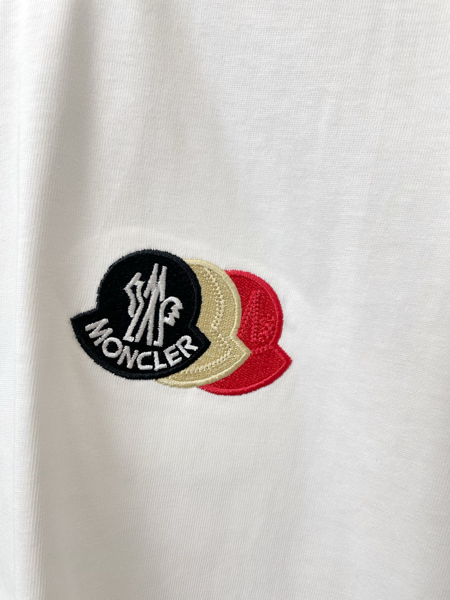 。Moncler蒙口💥砸锅卖铁都要上的新款新款男士休闲短袖 高端定制 高端版本 时尚百搭爆款⚠️⚠️✨✨