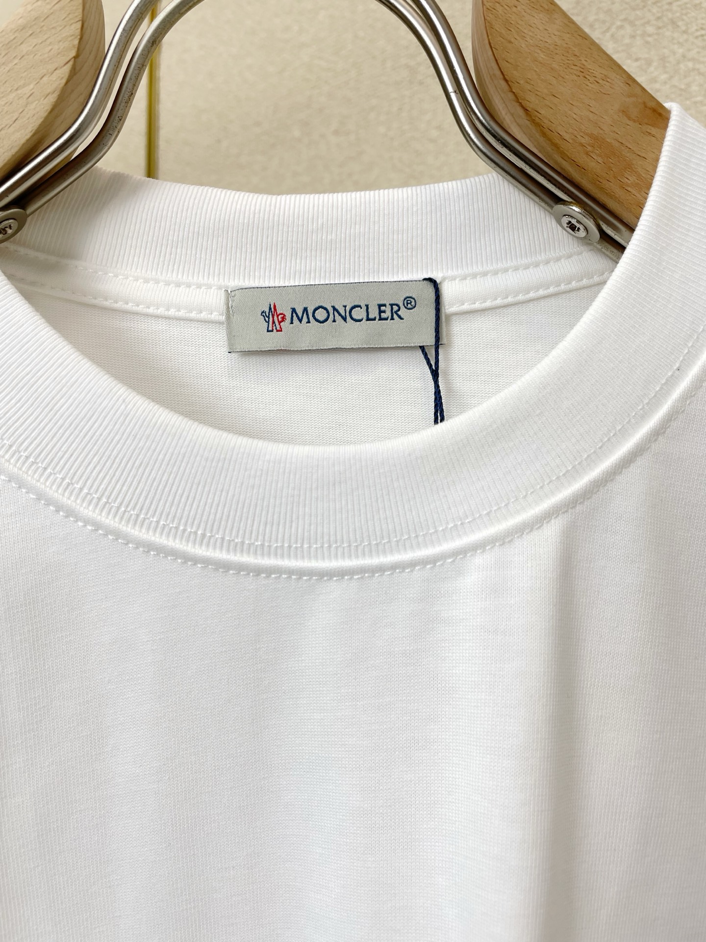 。Moncler蒙口💥砸锅卖铁都要上的新款新款男士休闲短袖 高端定制 高端版本 时尚百搭爆款⚠️⚠️✨✨