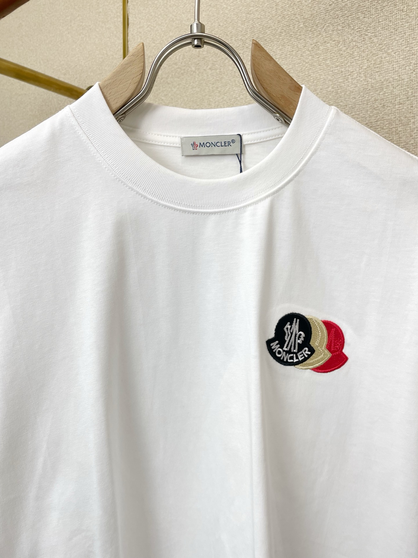 。Moncler蒙口💥砸锅卖铁都要上的新款新款男士休闲短袖 高端定制 高端版本 时尚百搭爆款⚠️⚠️✨✨