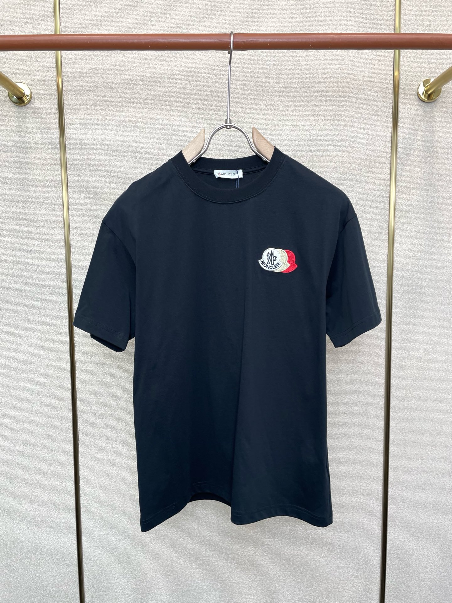。Moncler蒙口💥砸锅卖铁都要上的新款新款男士休闲短袖 高端定制 高端版本 时尚百搭爆款⚠️⚠️✨✨