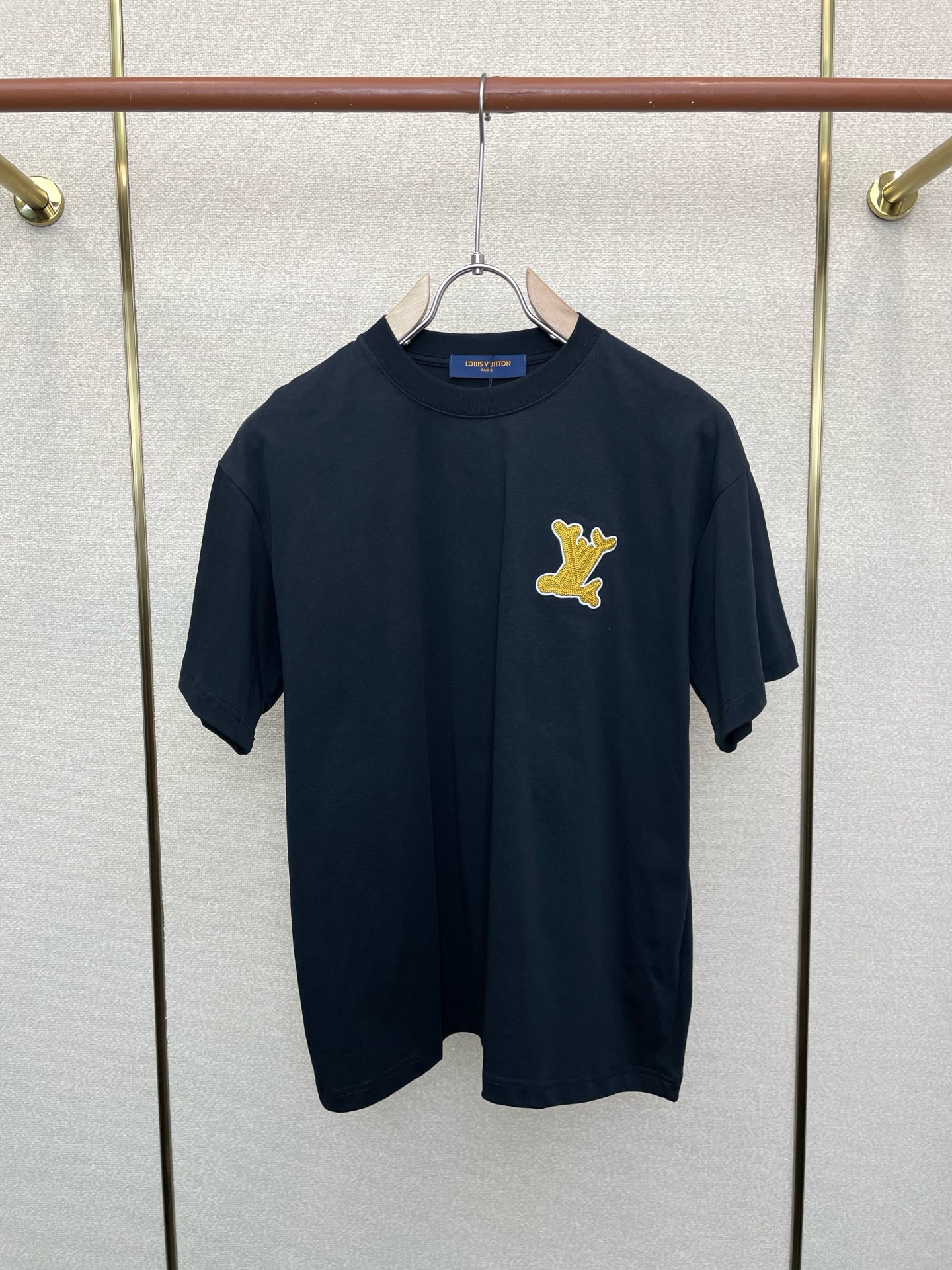 。Louis Vuitton路易威登💥砸锅卖铁都要上的新款新款男士休闲短袖 高端定制 高端版本 时尚百搭