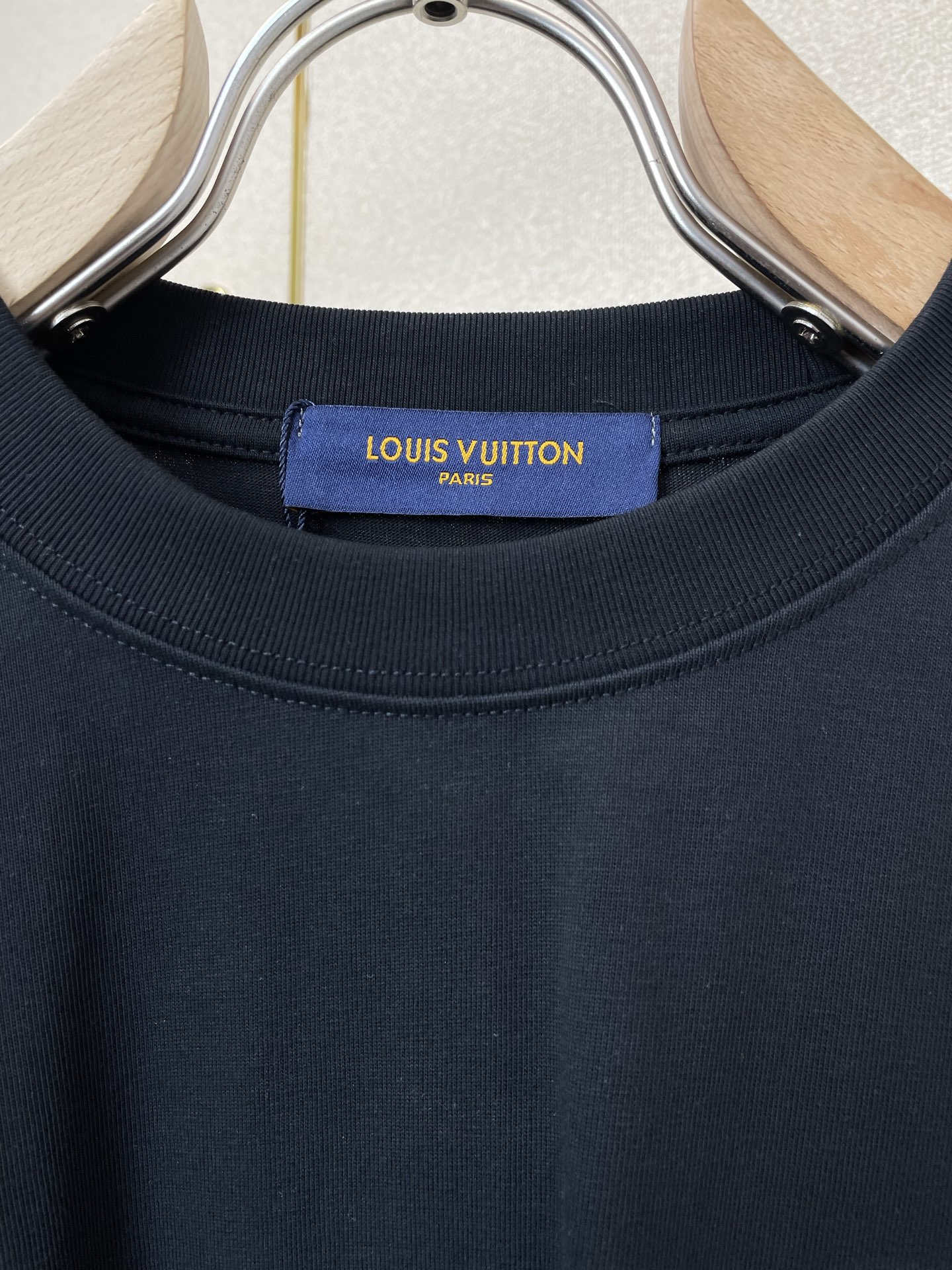 。Louis Vuitton路易威登💥砸锅卖铁都要上的新款新款男士休闲短袖 高端定制 高端版本 时尚百搭