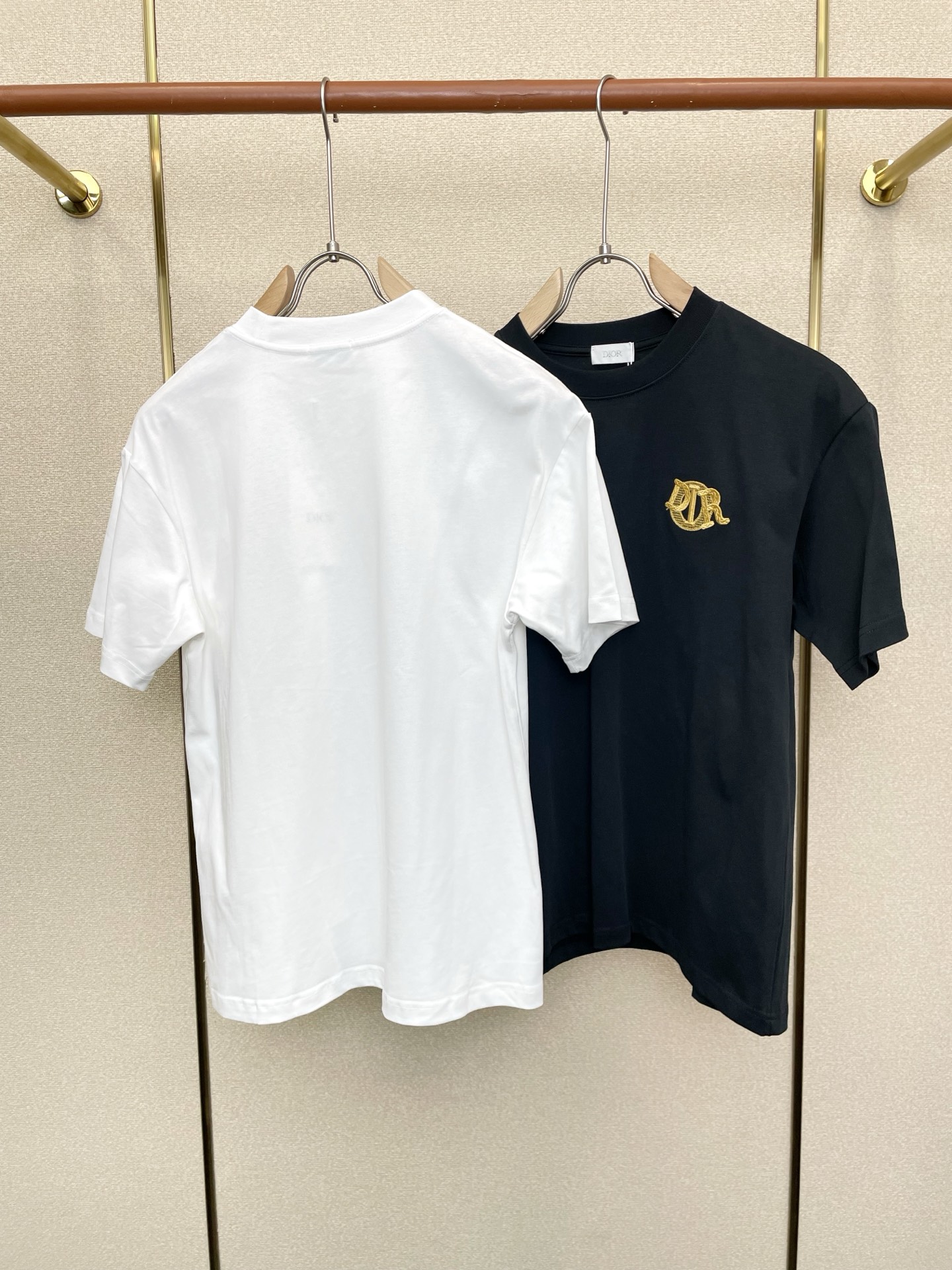 。Dior迪奥💥砸锅卖铁都要上的新款新款男士休闲短袖 高端定制 高端版本 时尚百搭爆款⚠️⚠️✨✨进口面