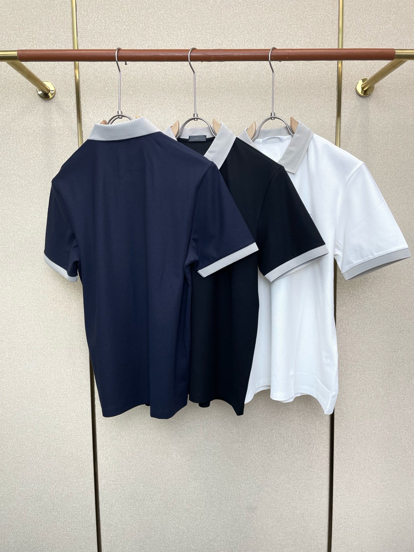 。FERRAGAMO菲拉格慕💥砸锅卖铁都要上的新款春夏新款原单男士休闲短袖。高端定制 高版本 时尚百搭爆