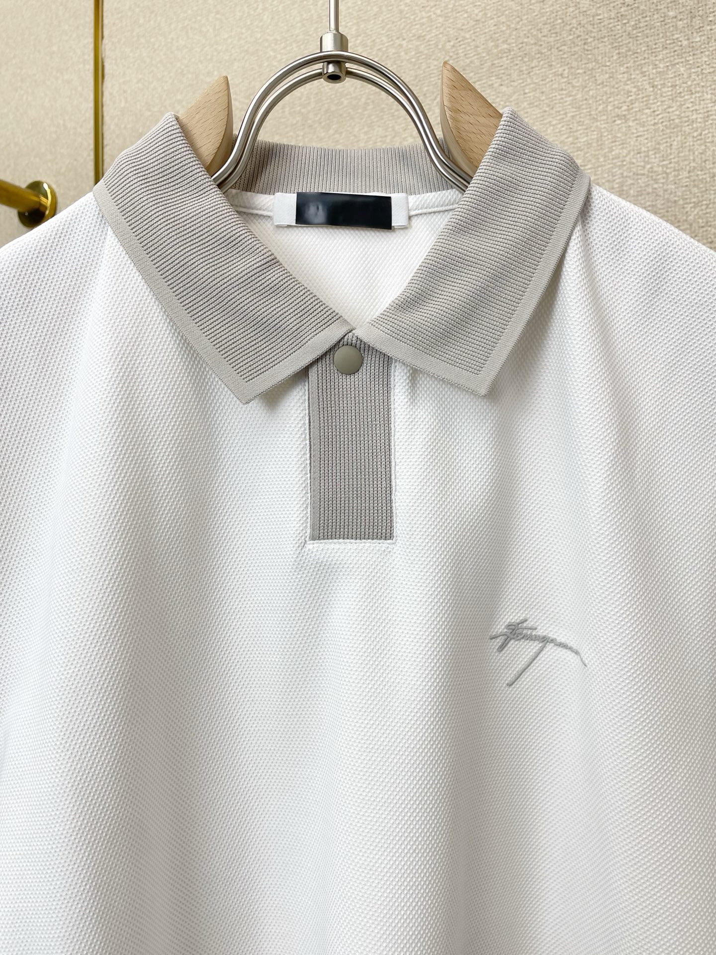 。FERRAGAMO菲拉格慕💥砸锅卖铁都要上的新款春夏新款原单男士休闲短袖。高端定制 高版本 时尚百搭爆