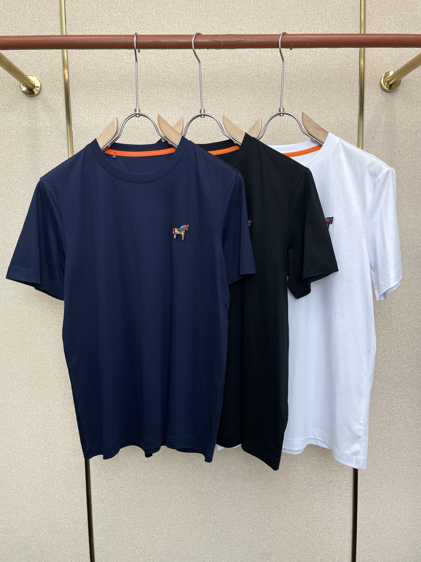 。Hermès爱马仕💥砸锅卖铁都要上的新款新款原单男士休闲短袖 高端定制 高端版本 时尚百搭爆款⚠️⚠️