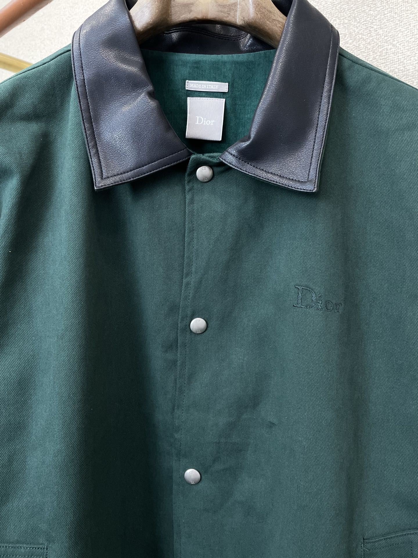 。Dior迪奥💥砸锅卖铁都要上的新款新款原单男士休闲翻领夹克 工装牛仔夹克外套 透气舒适 高端定制 高版