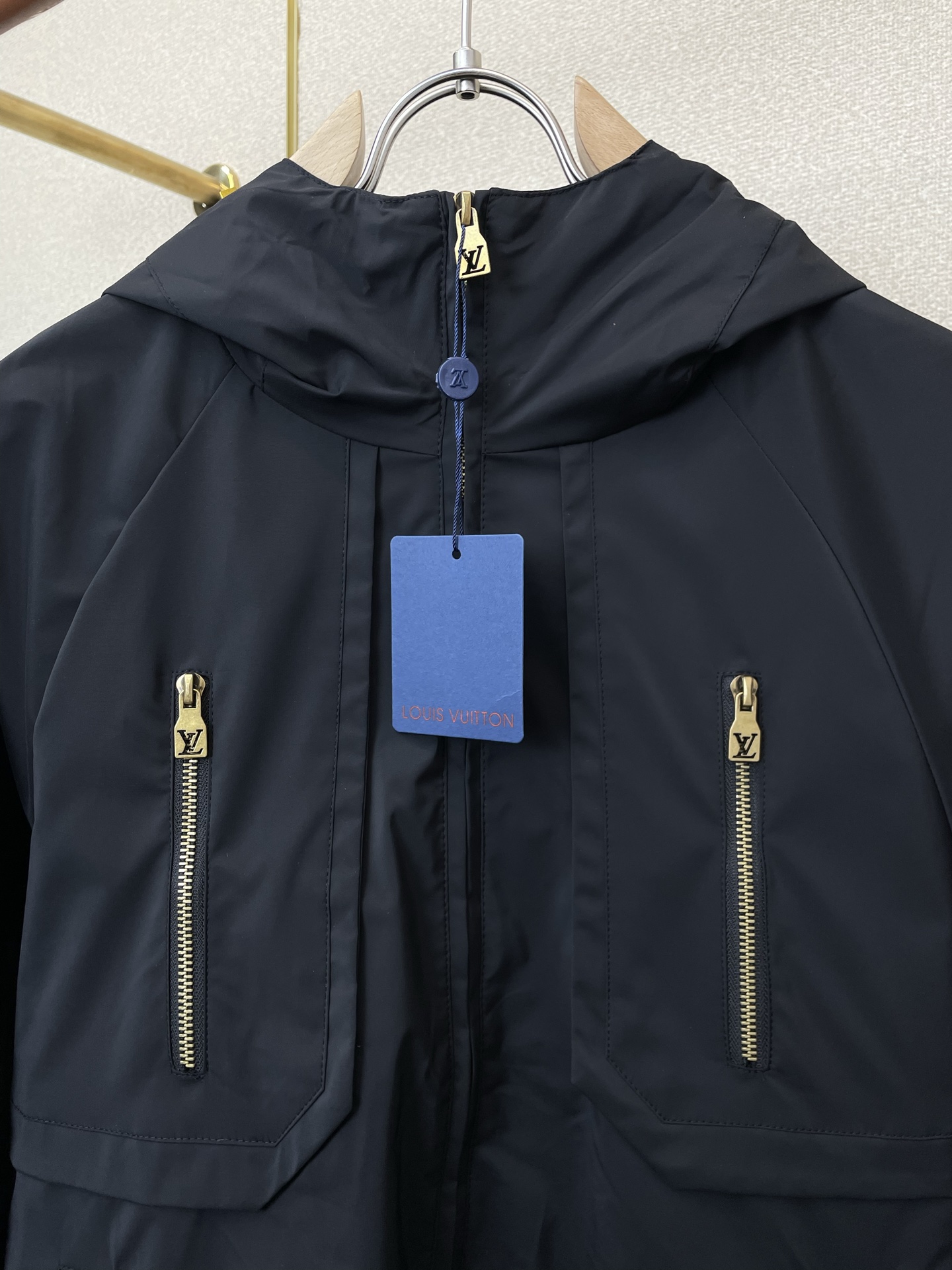 。Louis Vuitton路易威登💥砸锅卖铁都要上的新款新款原单男士休闲连帽夹克 透气舒适 高端定制 