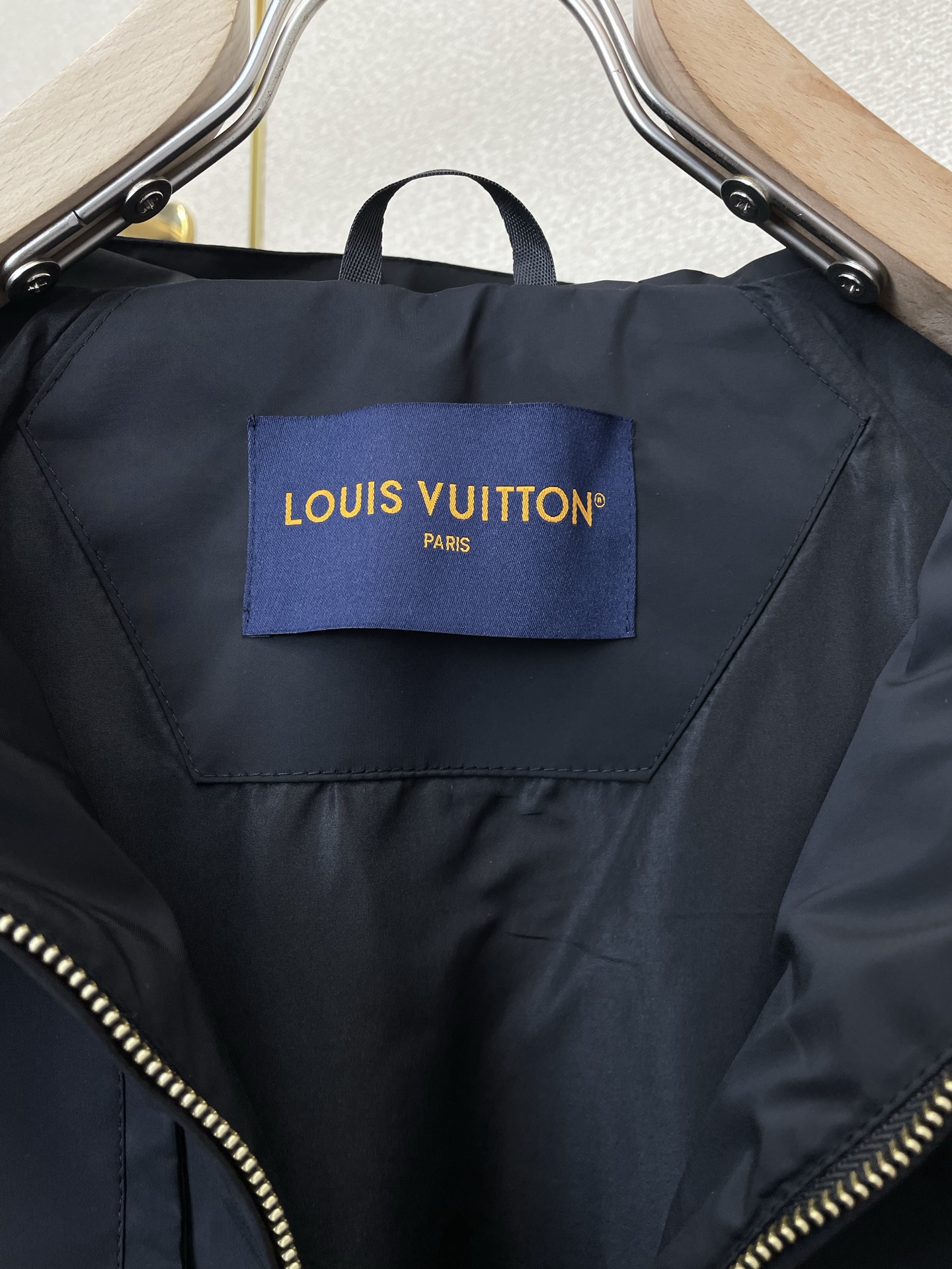 。Louis Vuitton路易威登💥砸锅卖铁都要上的新款新款原单男士休闲连帽夹克 透气舒适 高端定制 