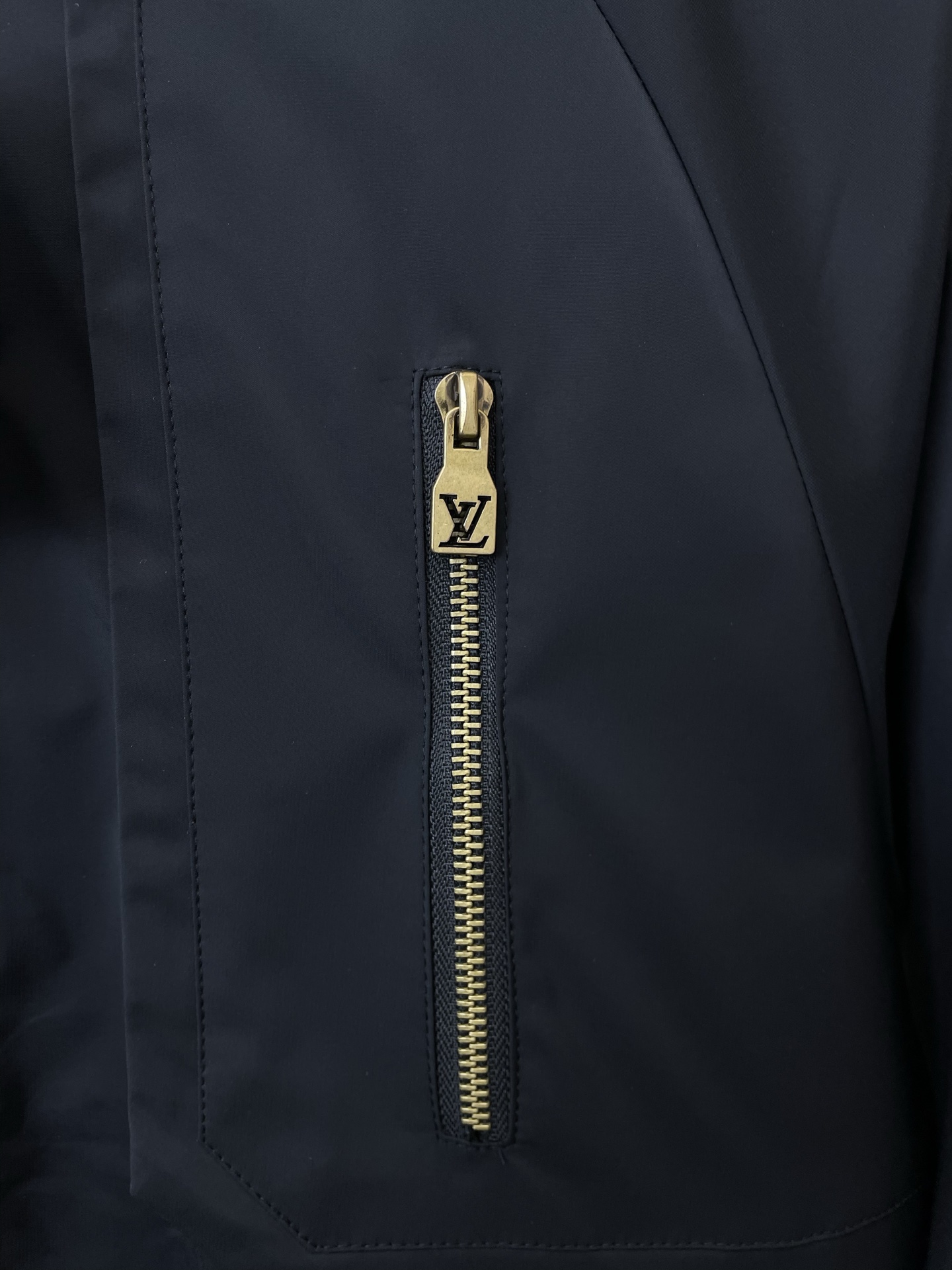 。Louis Vuitton路易威登💥砸锅卖铁都要上的新款新款原单男士休闲连帽夹克 透气舒适 高端定制 