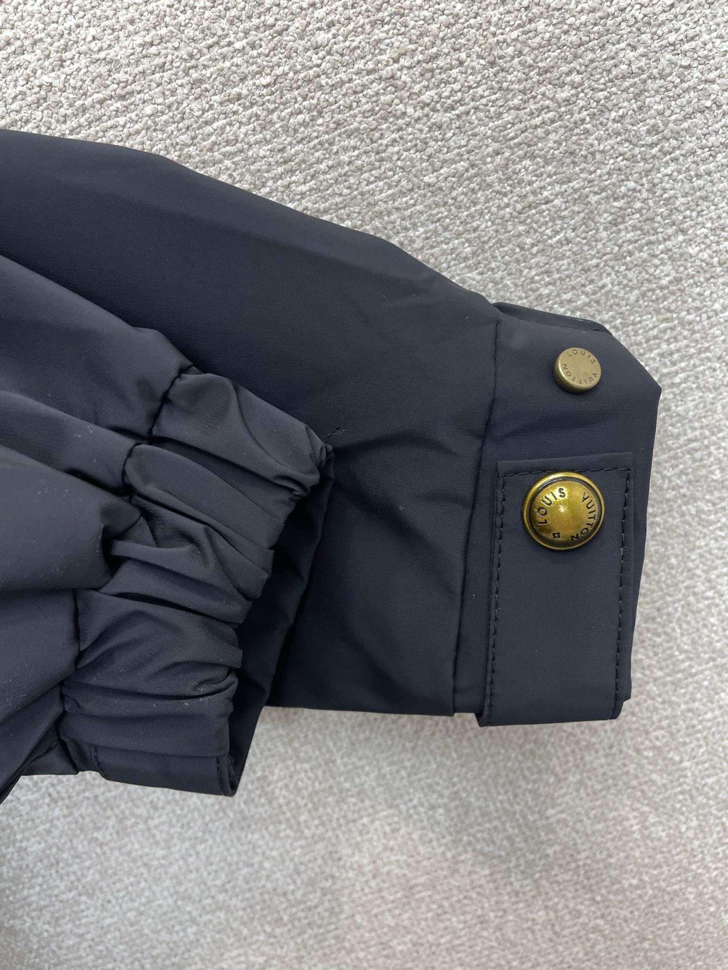 。Louis Vuitton路易威登💥砸锅卖铁都要上的新款新款原单男士休闲连帽夹克 透气舒适 高端定制 