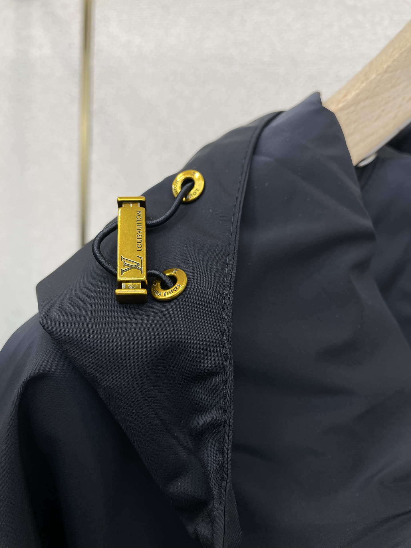 。Louis Vuitton路易威登💥砸锅卖铁都要上的新款新款原单男士休闲连帽夹克 透气舒适 高端定制 