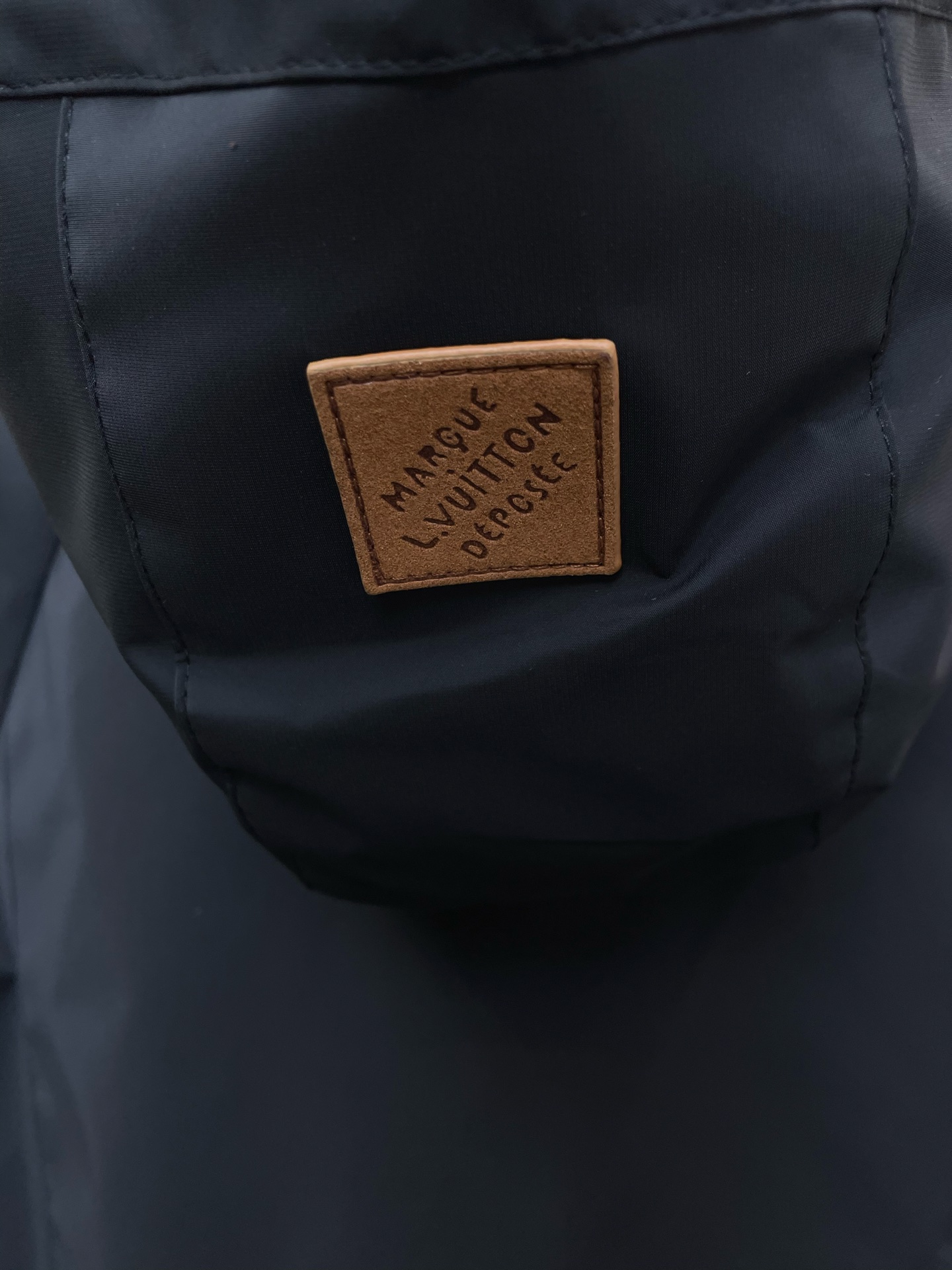 。Louis Vuitton路易威登💥砸锅卖铁都要上的新款新款原单男士休闲连帽夹克 透气舒适 高端定制 