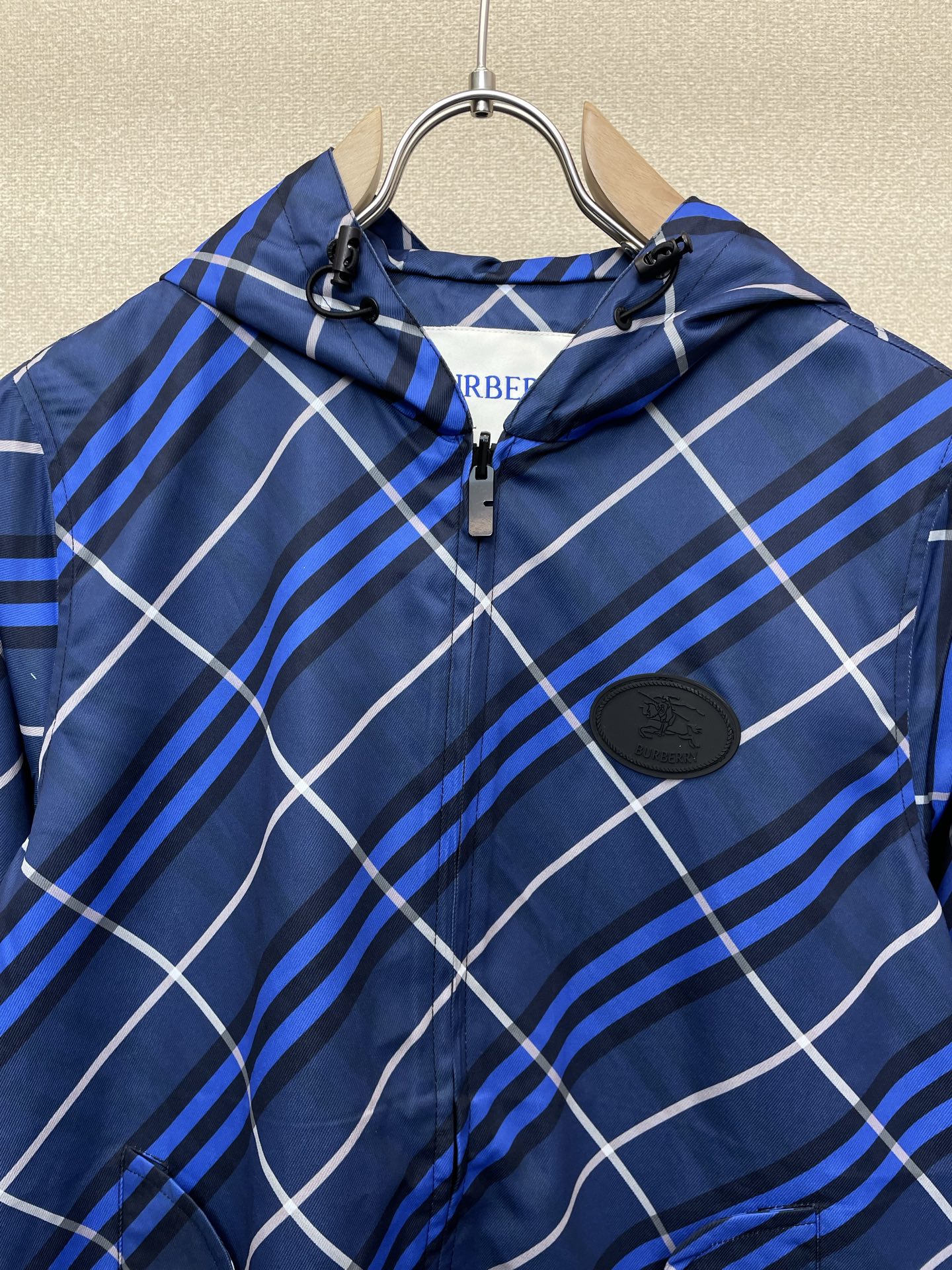 。Burberry巴宝莉💥砸锅卖铁都要上的新款新款原单男士休闲连帽夹克 透气舒适 高端定制 高版本 时尚