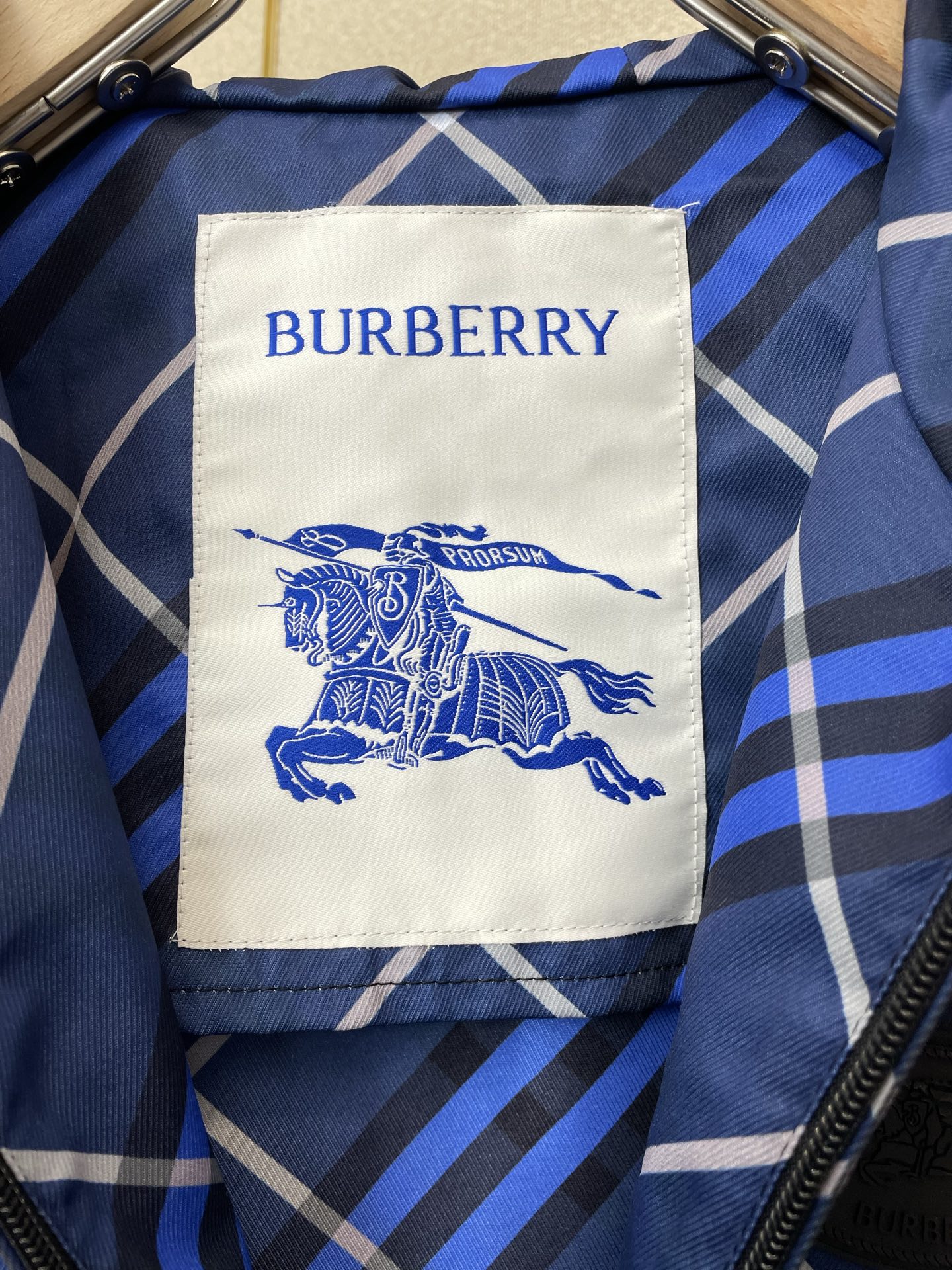 。Burberry巴宝莉💥砸锅卖铁都要上的新款新款原单男士休闲连帽夹克 透气舒适 高端定制 高版本 时尚