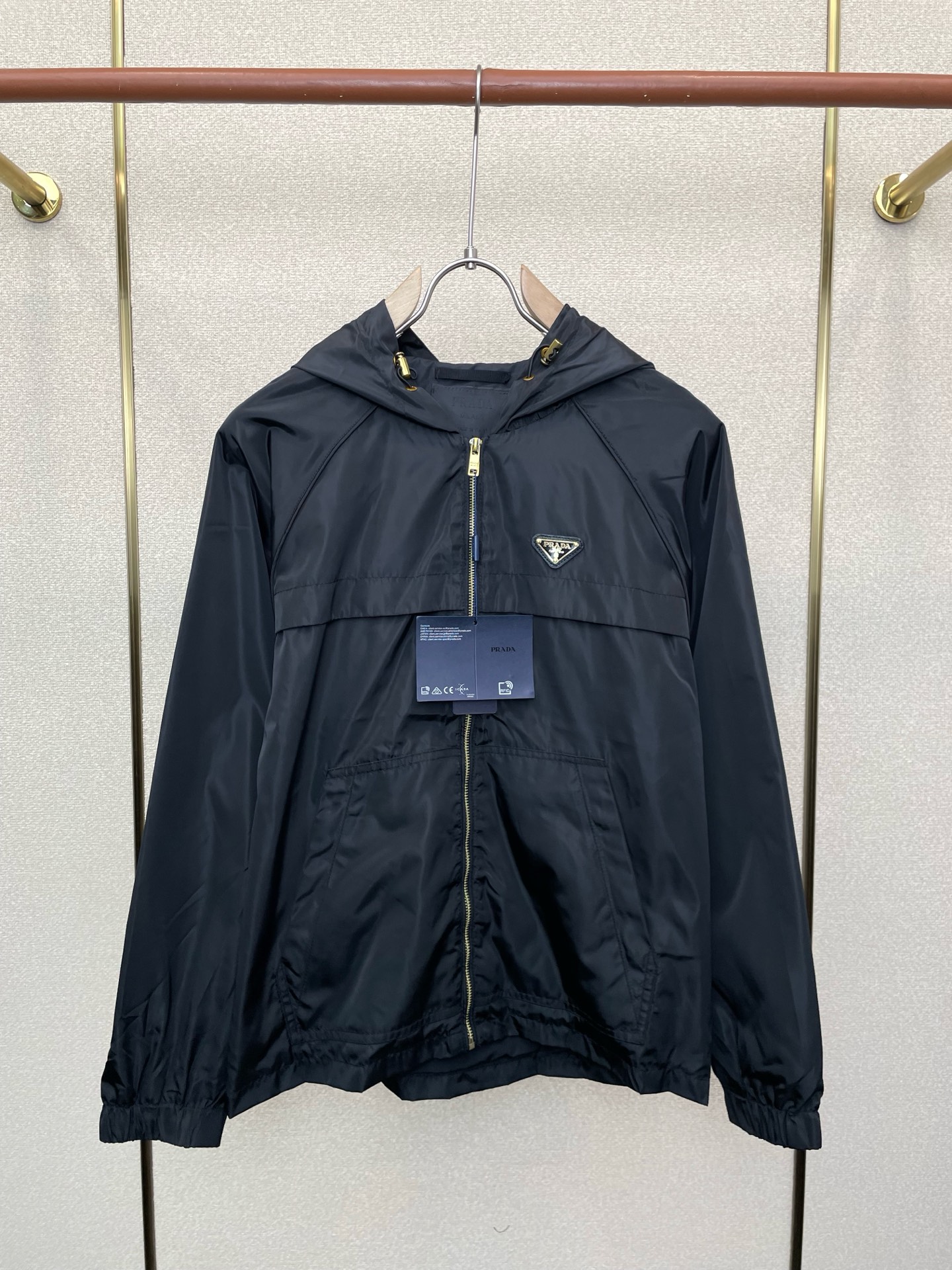 。Prada普拉达💥砸锅卖铁都要上的新款新款原单男士休闲连帽夹克 透气舒适 高端定制 高版本 时尚百搭爆