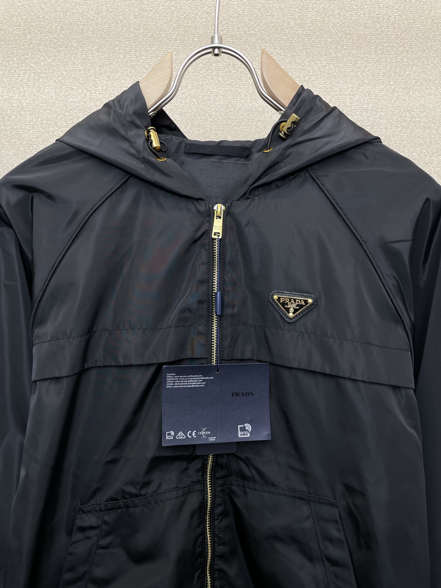 。Prada普拉达💥砸锅卖铁都要上的新款新款原单男士休闲连帽夹克 透气舒适 高端定制 高版本 时尚百搭爆