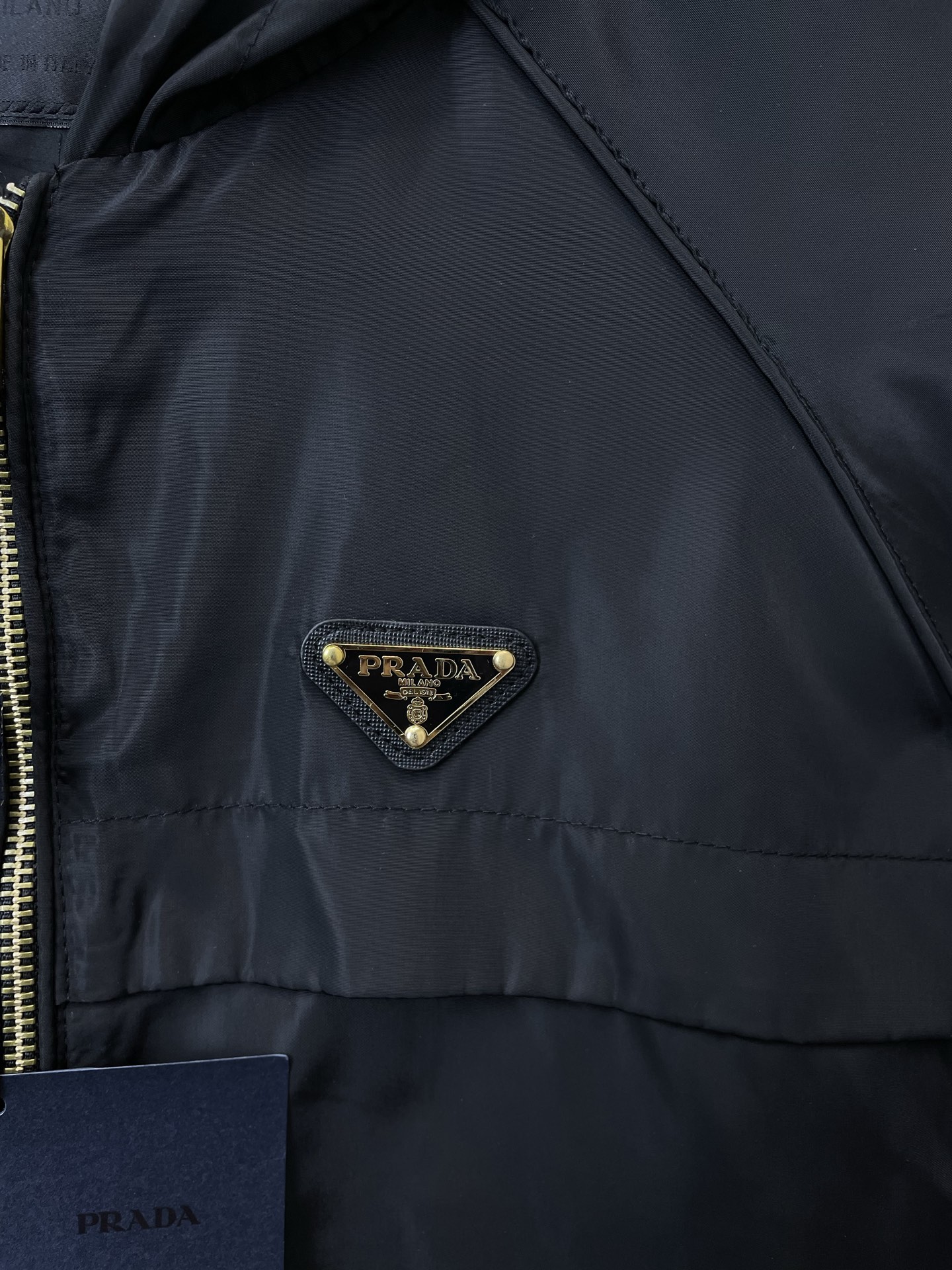 。Prada普拉达💥砸锅卖铁都要上的新款新款原单男士休闲连帽夹克 透气舒适 高端定制 高版本 时尚百搭爆