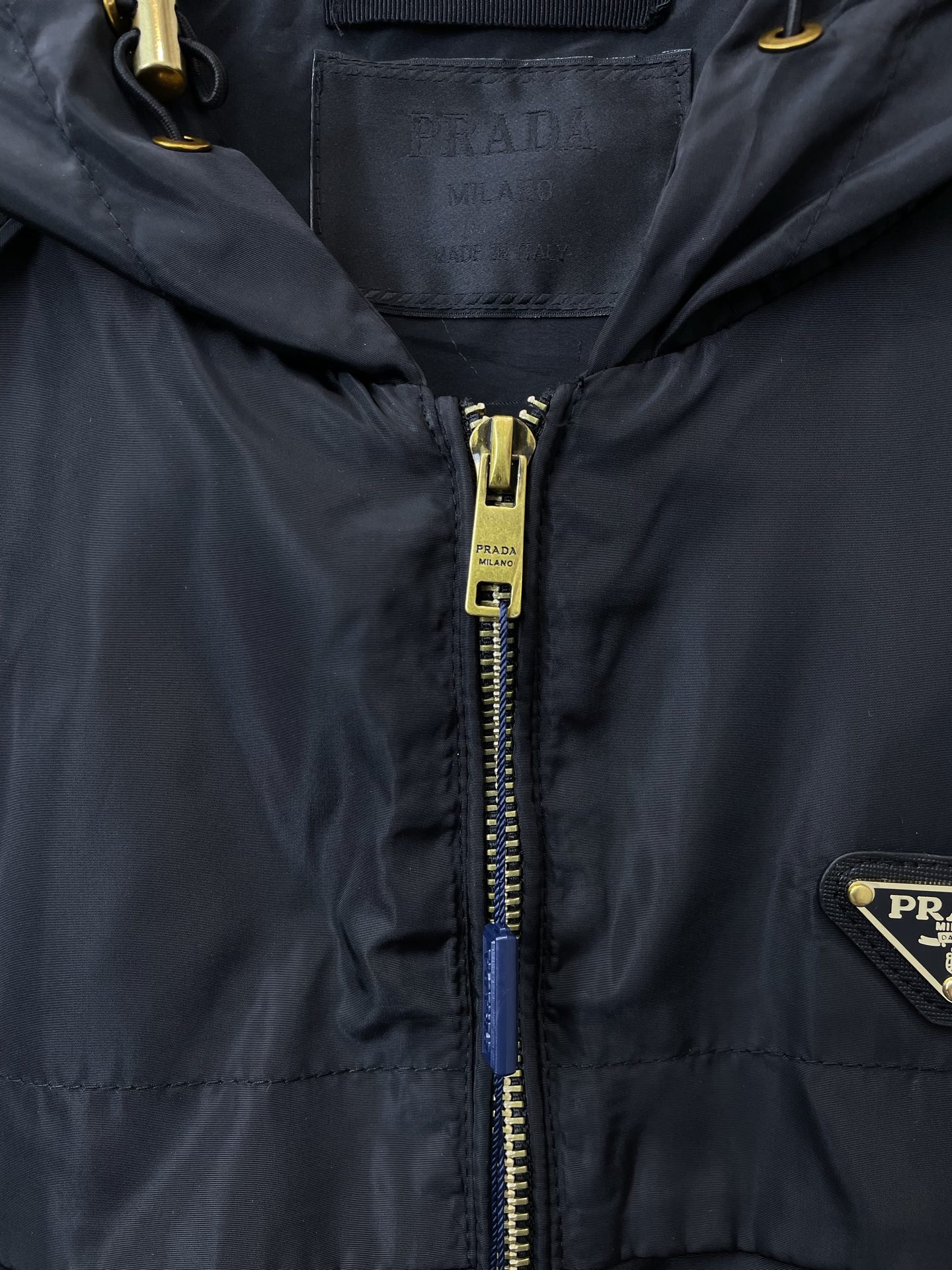 。Prada普拉达💥砸锅卖铁都要上的新款新款原单男士休闲连帽夹克 透气舒适 高端定制 高版本 时尚百搭爆