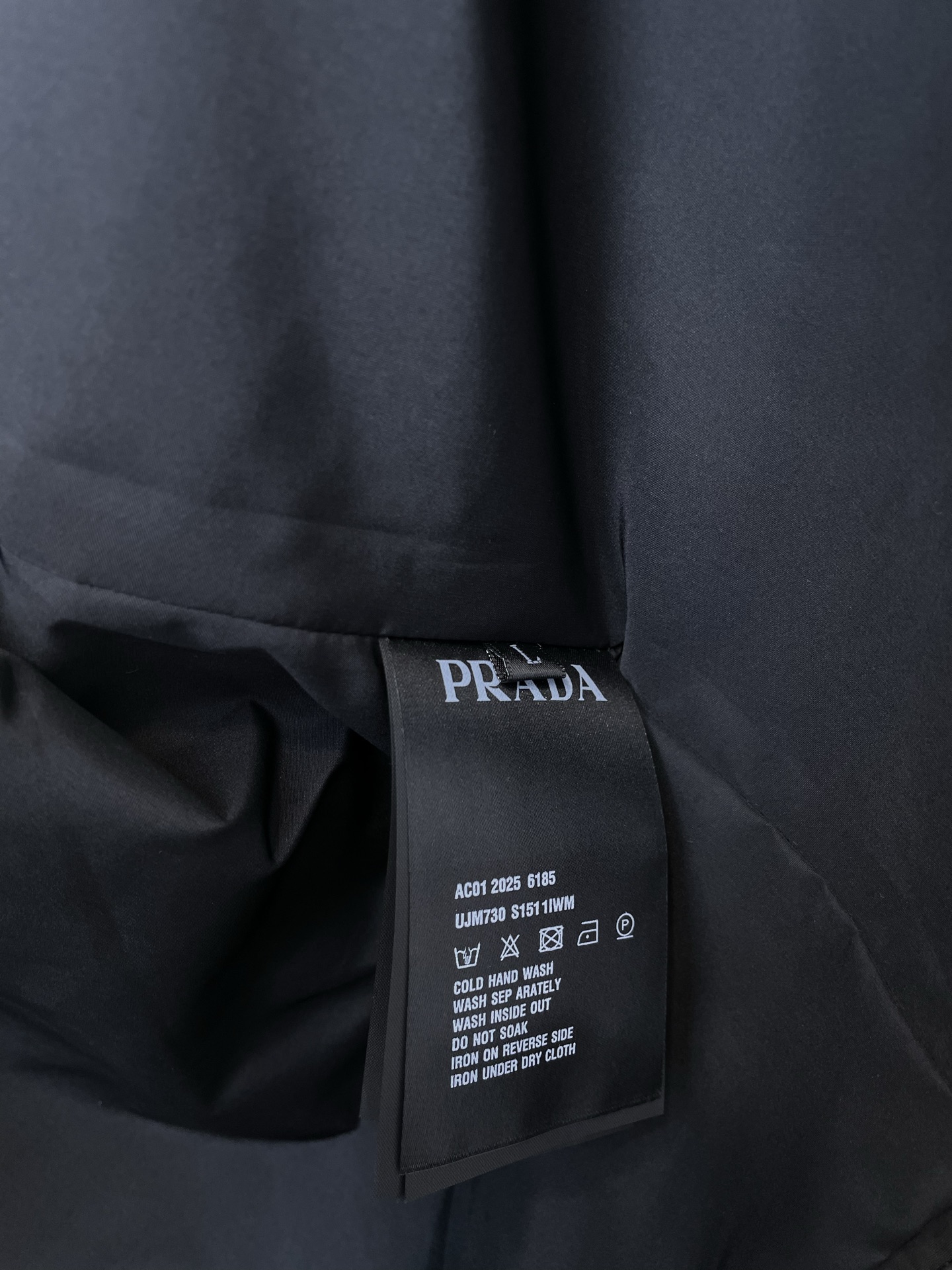 。Prada普拉达💥砸锅卖铁都要上的新款新款原单男士休闲连帽夹克 透气舒适 高端定制 高版本 时尚百搭爆