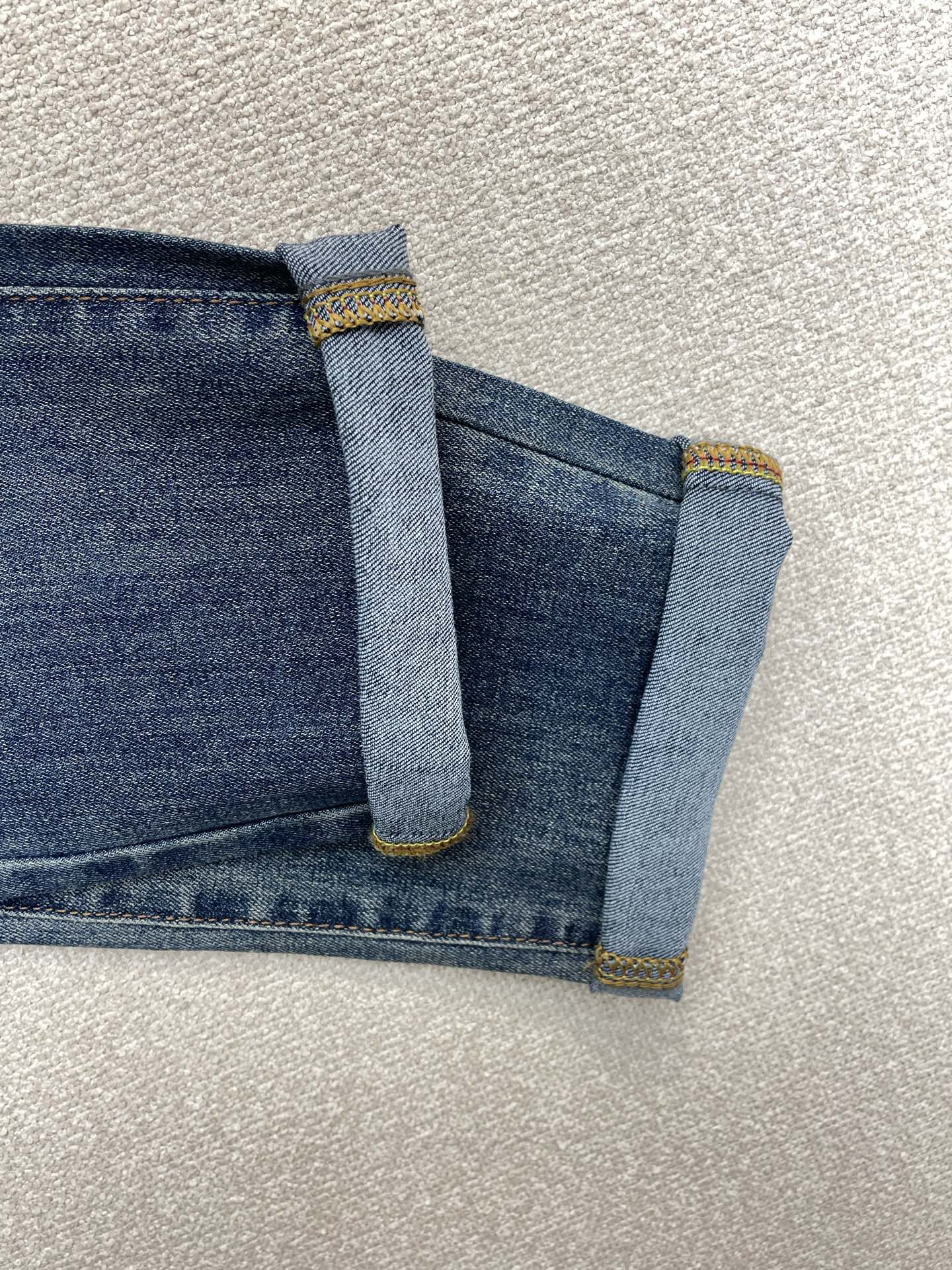 。Louis Vuitton路易威登💥砸锅卖铁都要上的新款新款牛仔裤👖高端版本！专柜定制面料 透气舒适度