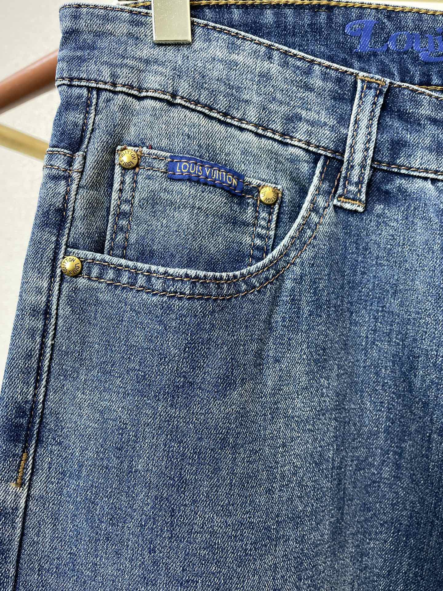 。Louis Vuitton路易威登💥砸锅卖铁都要上的新款新款牛仔裤👖高端版本！专柜定制面料 透气舒适度
