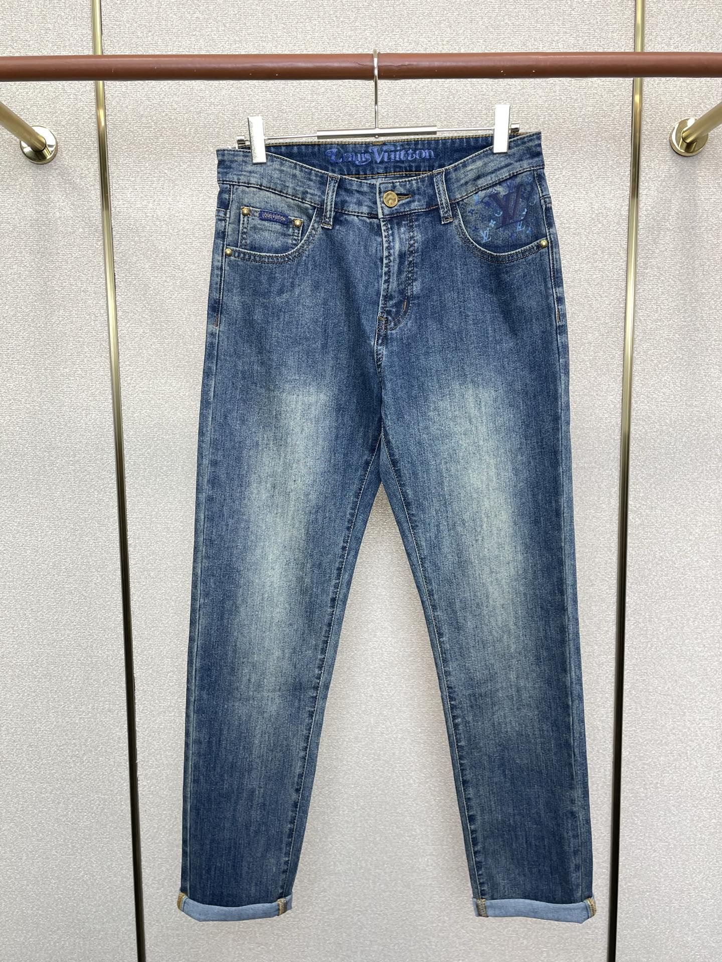 。Louis Vuitton路易威登💥砸锅卖铁都要上的新款新款牛仔裤👖高端版本！专柜定制面料 透气舒适度