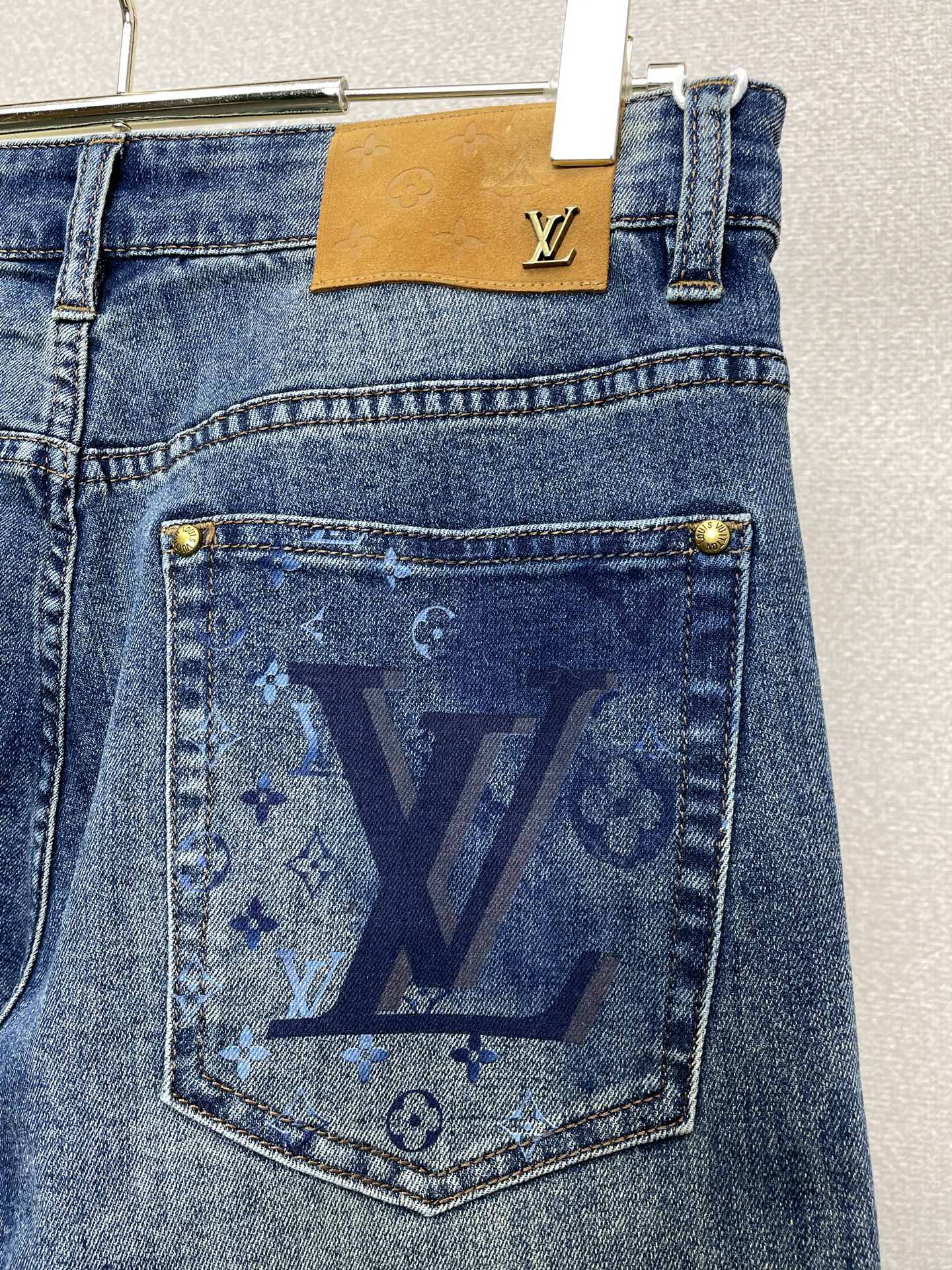 。Louis Vuitton路易威登💥砸锅卖铁都要上的新款新款牛仔裤👖高端版本！专柜定制面料 透气舒适度