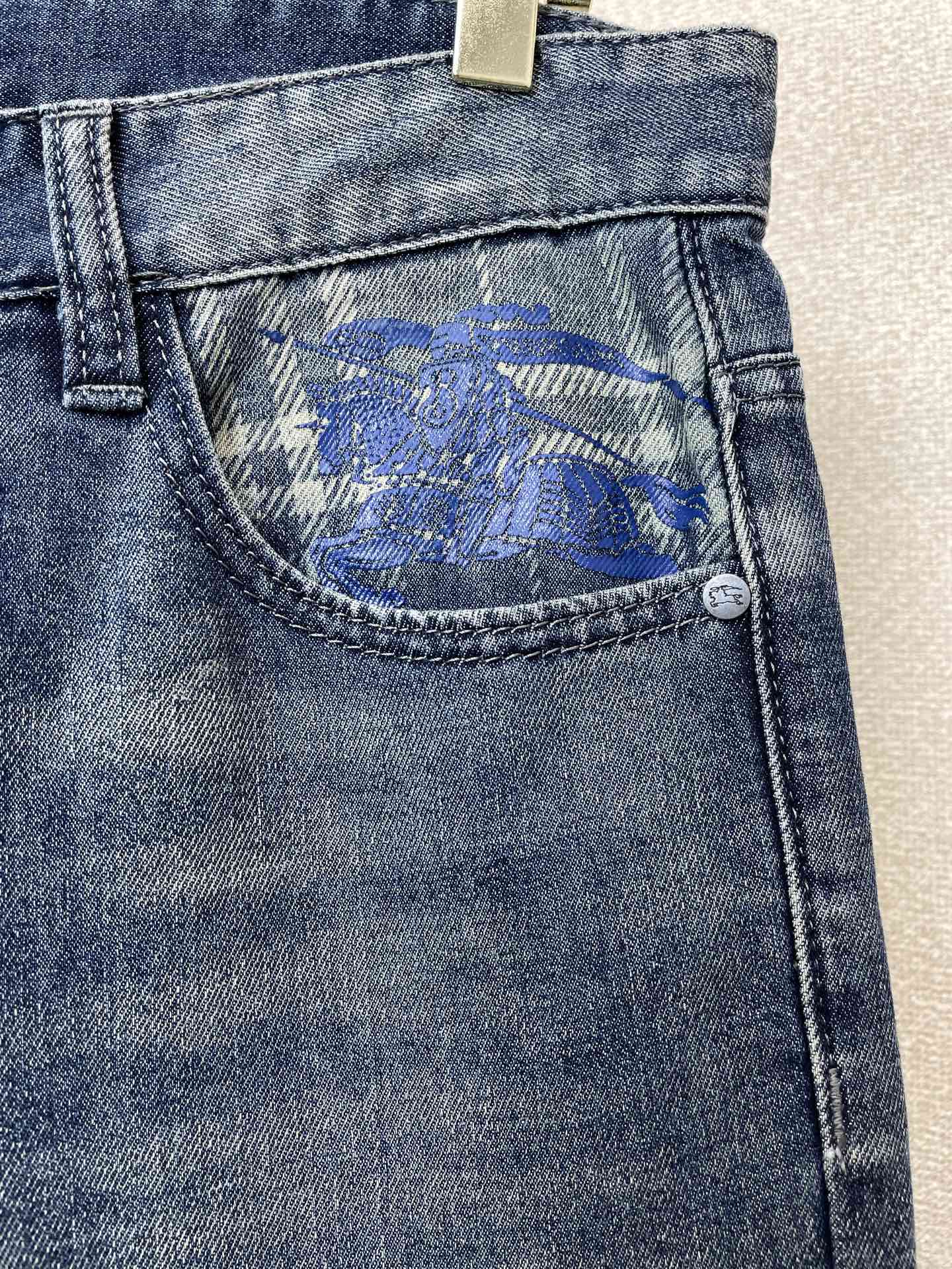 。Burberry巴宝莉💥砸锅卖铁都要上的新款新款牛仔裤👖高端版本！专柜定制面料 透气舒适度高，细节无可