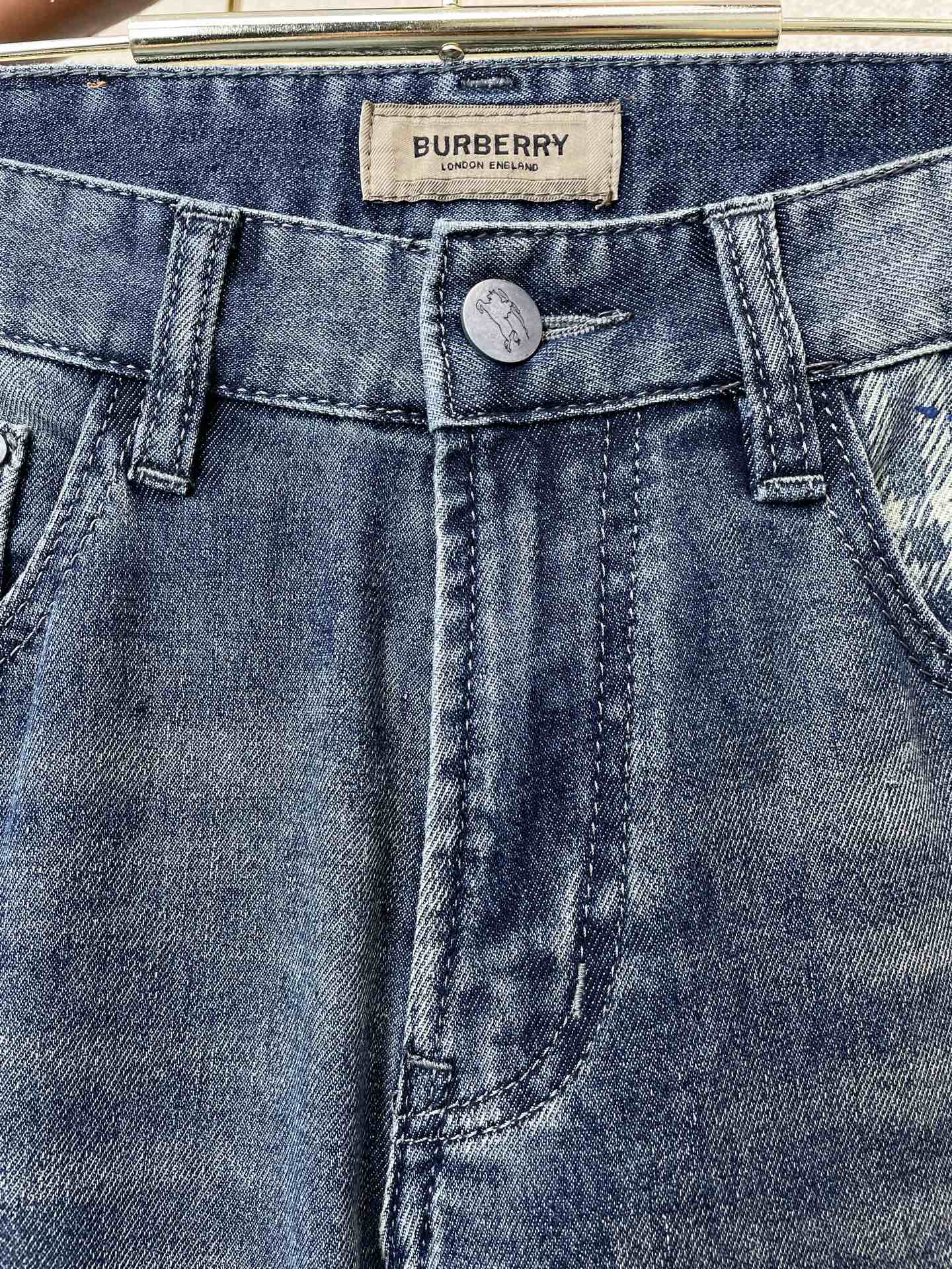 。Burberry巴宝莉💥砸锅卖铁都要上的新款新款牛仔裤👖高端版本！专柜定制面料 透气舒适度高，细节无可