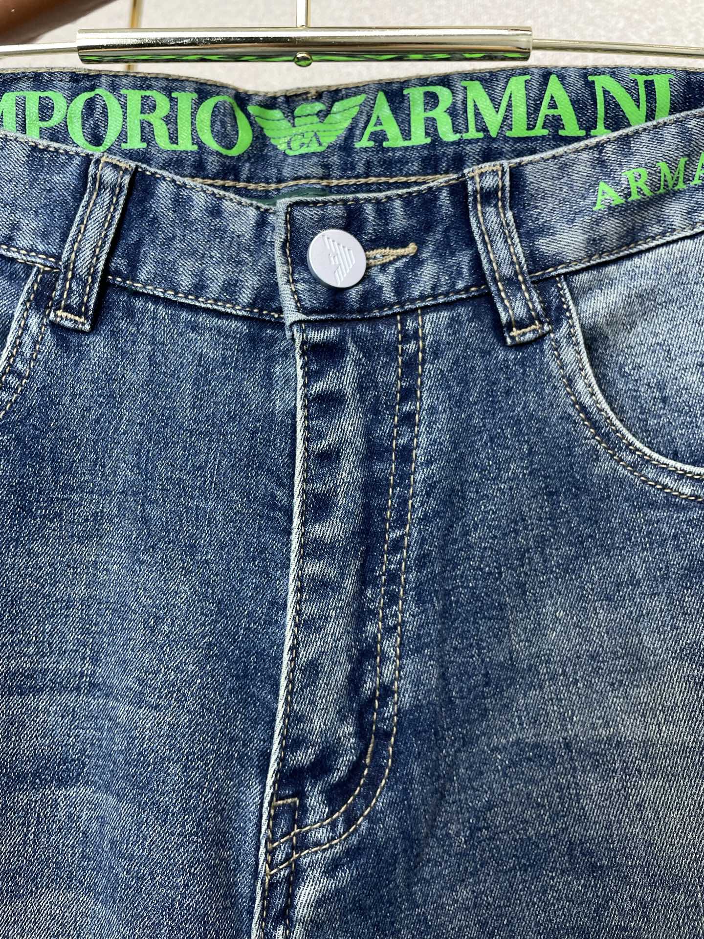 。ARMANI阿玛尼💥砸锅卖铁都要上的新款新款牛仔裤👖高端版本！专柜定制面料 透气舒适度高，细节无可挑剔