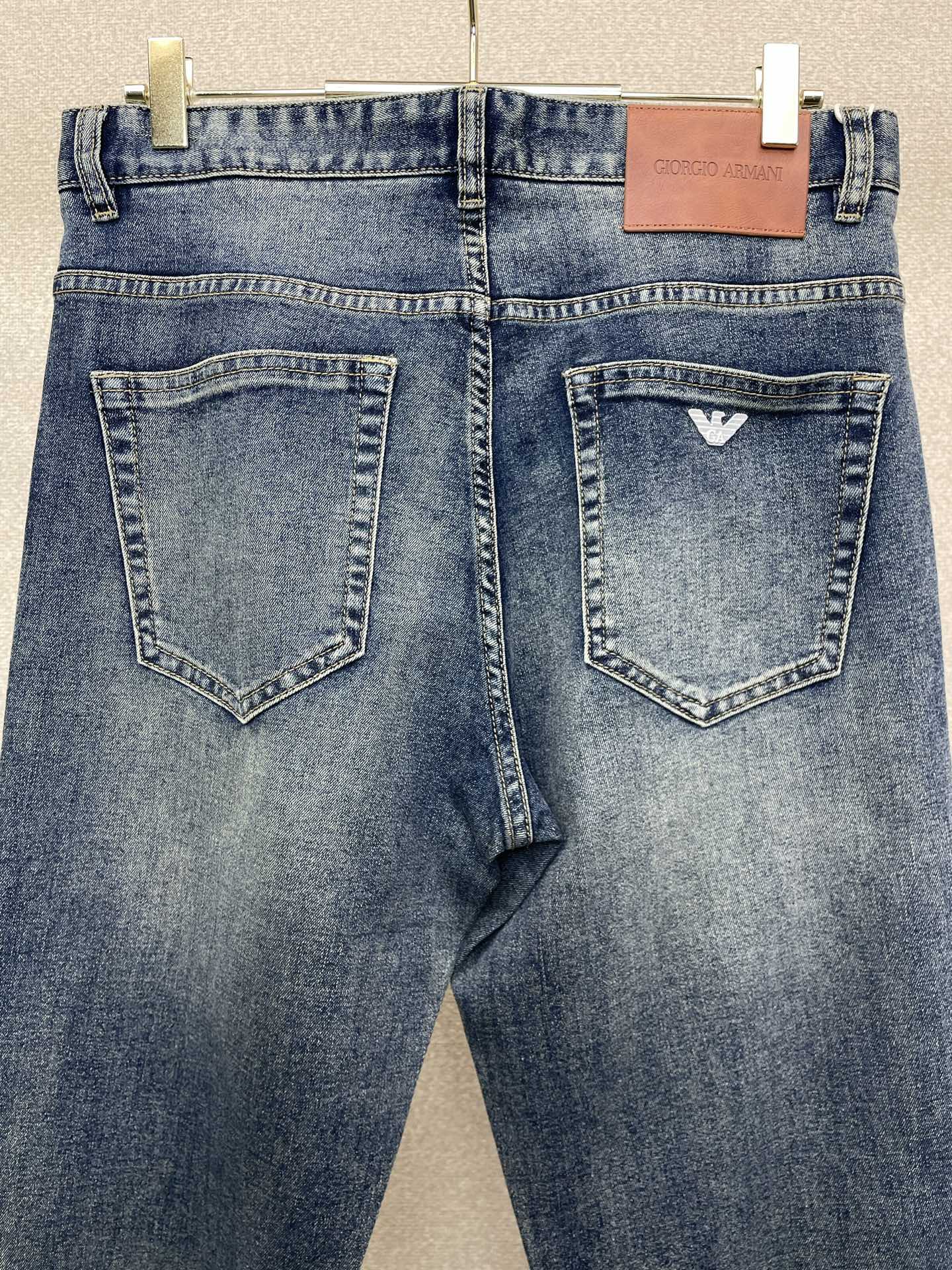 。ARMANI阿玛尼💥砸锅卖铁都要上的新款新款牛仔裤👖高端版本！专柜定制面料 透气舒适度高，细节无可挑剔