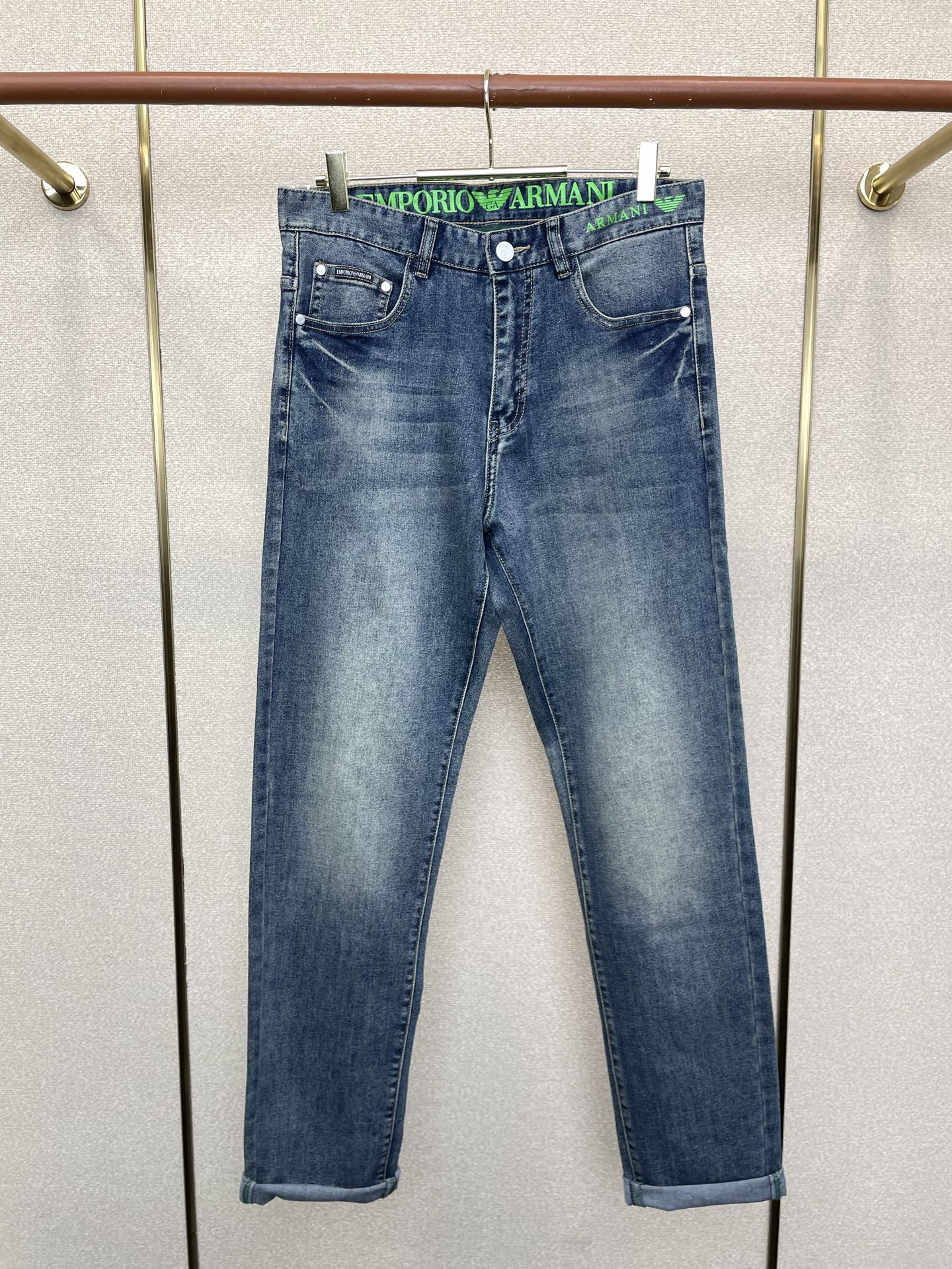 。ARMANI阿玛尼💥砸锅卖铁都要上的新款新款牛仔裤👖高端版本！专柜定制面料 透气舒适度高，细节无可挑剔