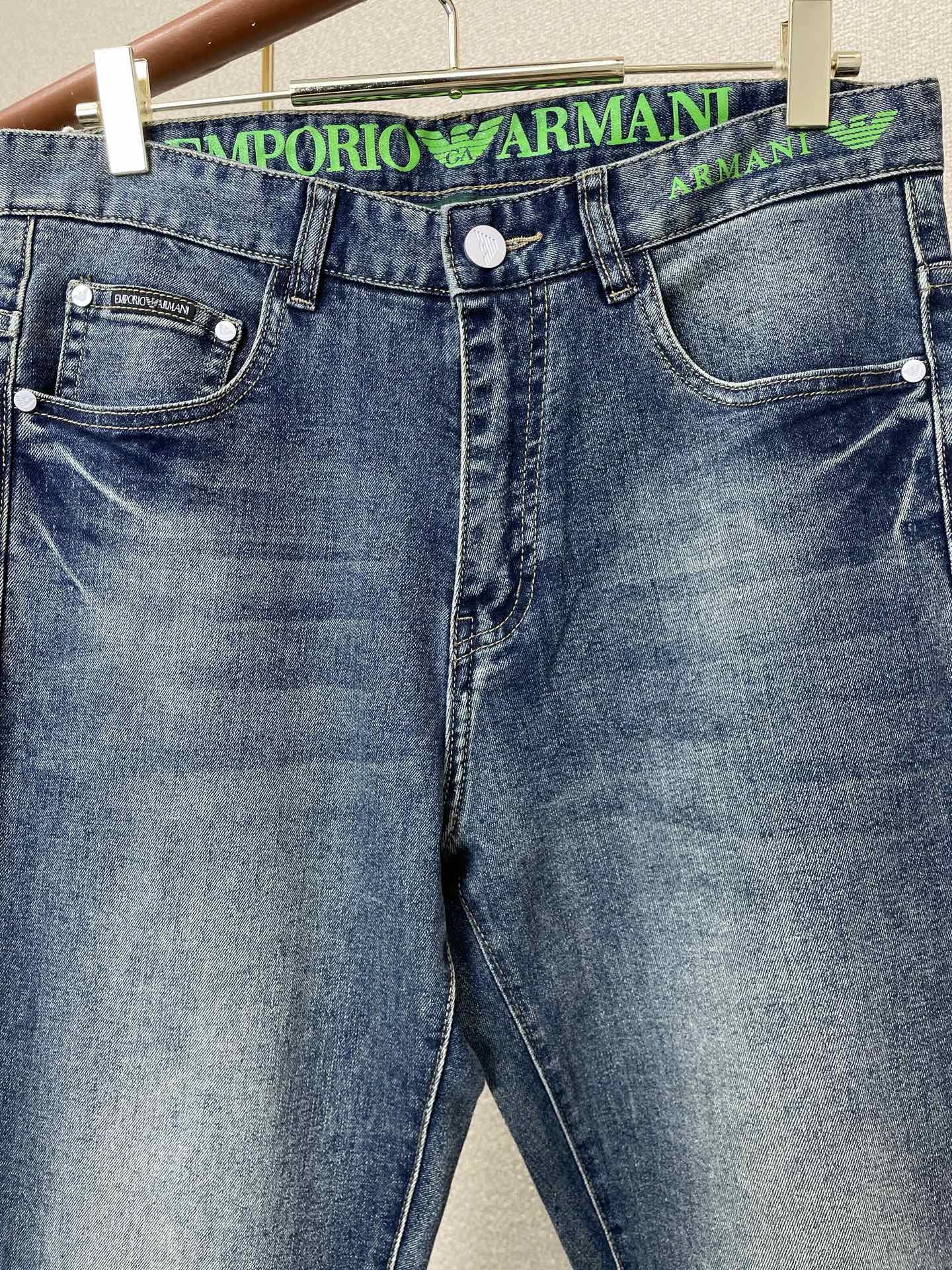 。ARMANI阿玛尼💥砸锅卖铁都要上的新款新款牛仔裤👖高端版本！专柜定制面料 透气舒适度高，细节无可挑剔