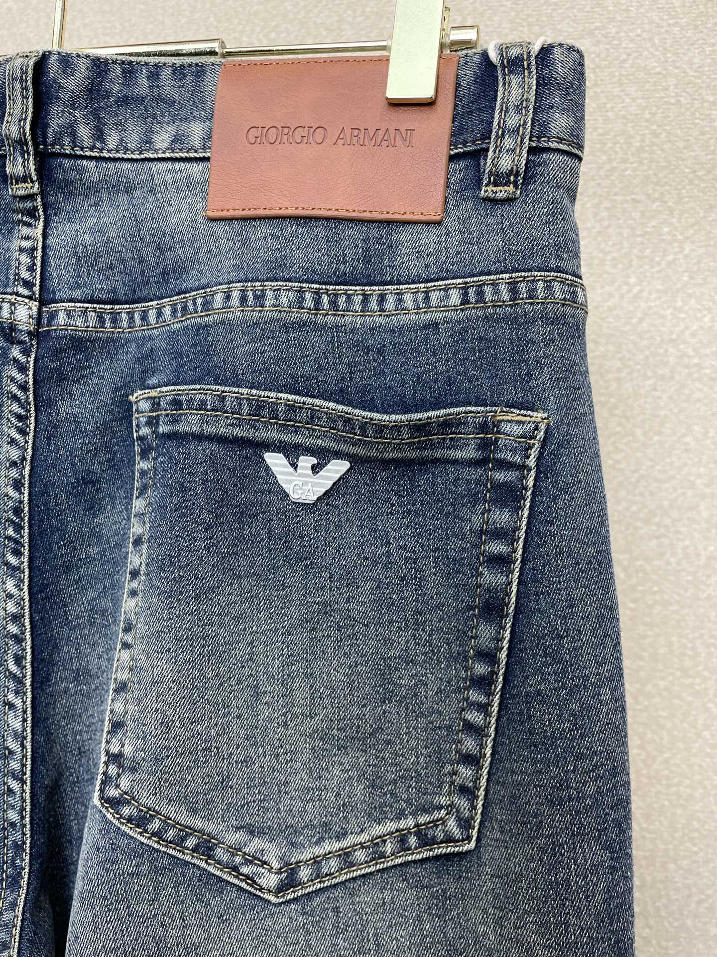 。ARMANI阿玛尼💥砸锅卖铁都要上的新款新款牛仔裤👖高端版本！专柜定制面料 透气舒适度高，细节无可挑剔