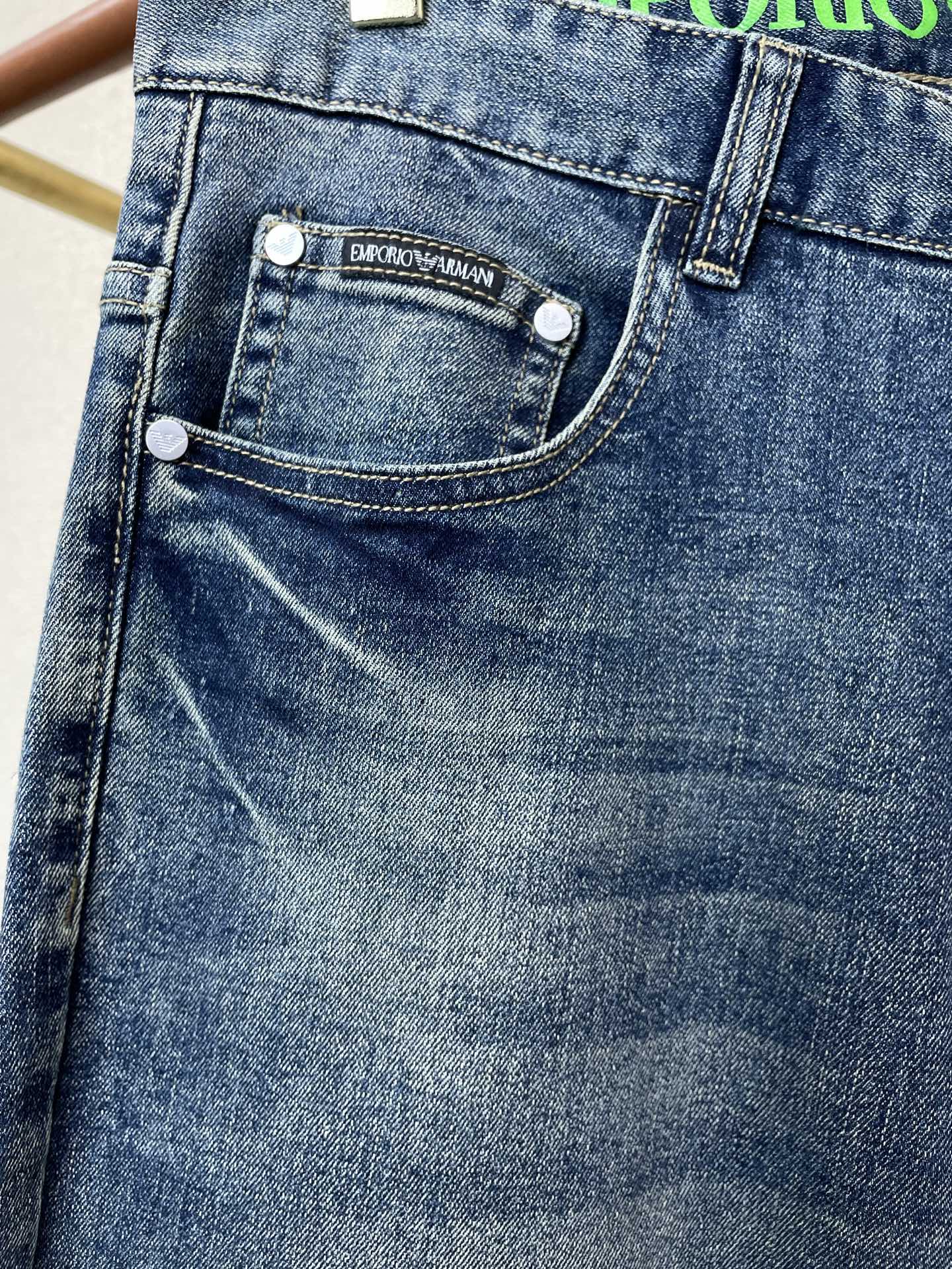 。ARMANI阿玛尼💥砸锅卖铁都要上的新款新款牛仔裤👖高端版本！专柜定制面料 透气舒适度高，细节无可挑剔