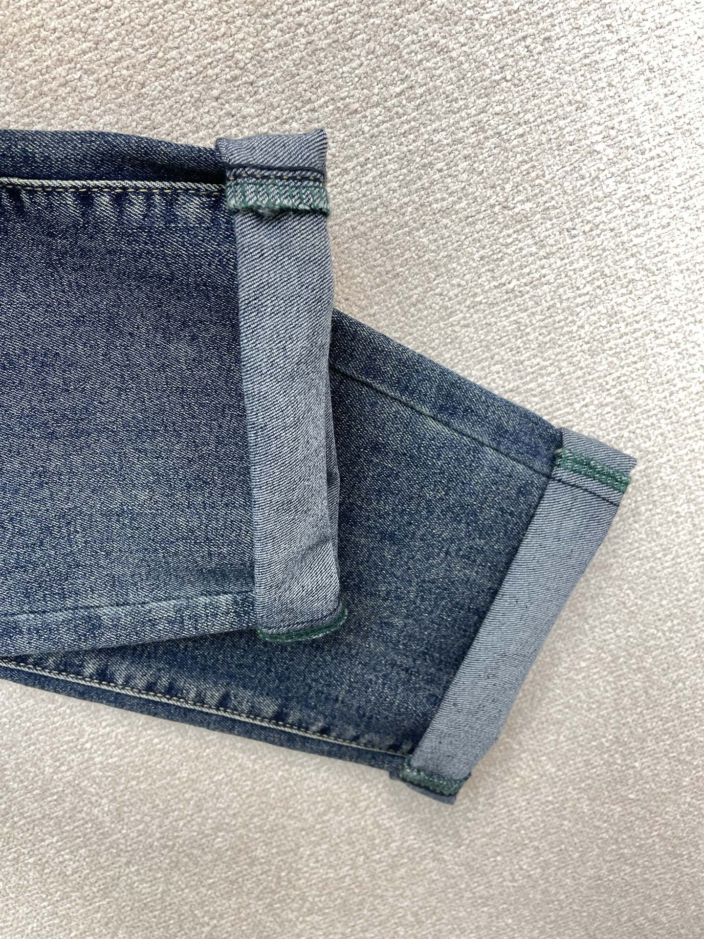 。ARMANI阿玛尼💥砸锅卖铁都要上的新款新款牛仔裤👖高端版本！专柜定制面料 透气舒适度高，细节无可挑剔