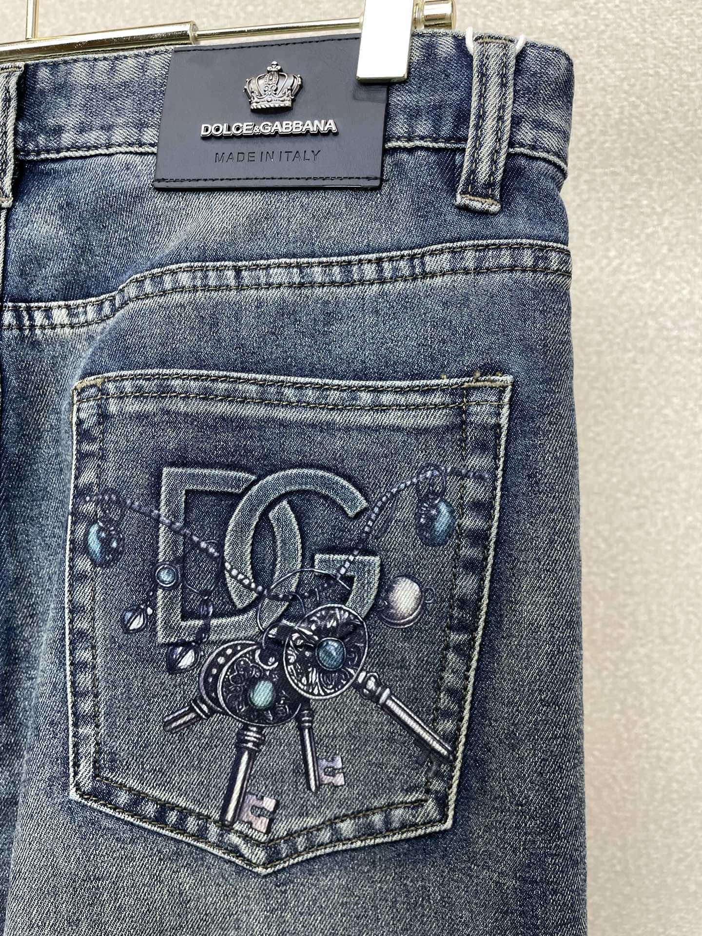 。Dolce&Gabbana杜嘉班纳💥砸锅卖铁都要上的新款新款牛仔裤👖高端版本！专柜定制面料 透气舒适度