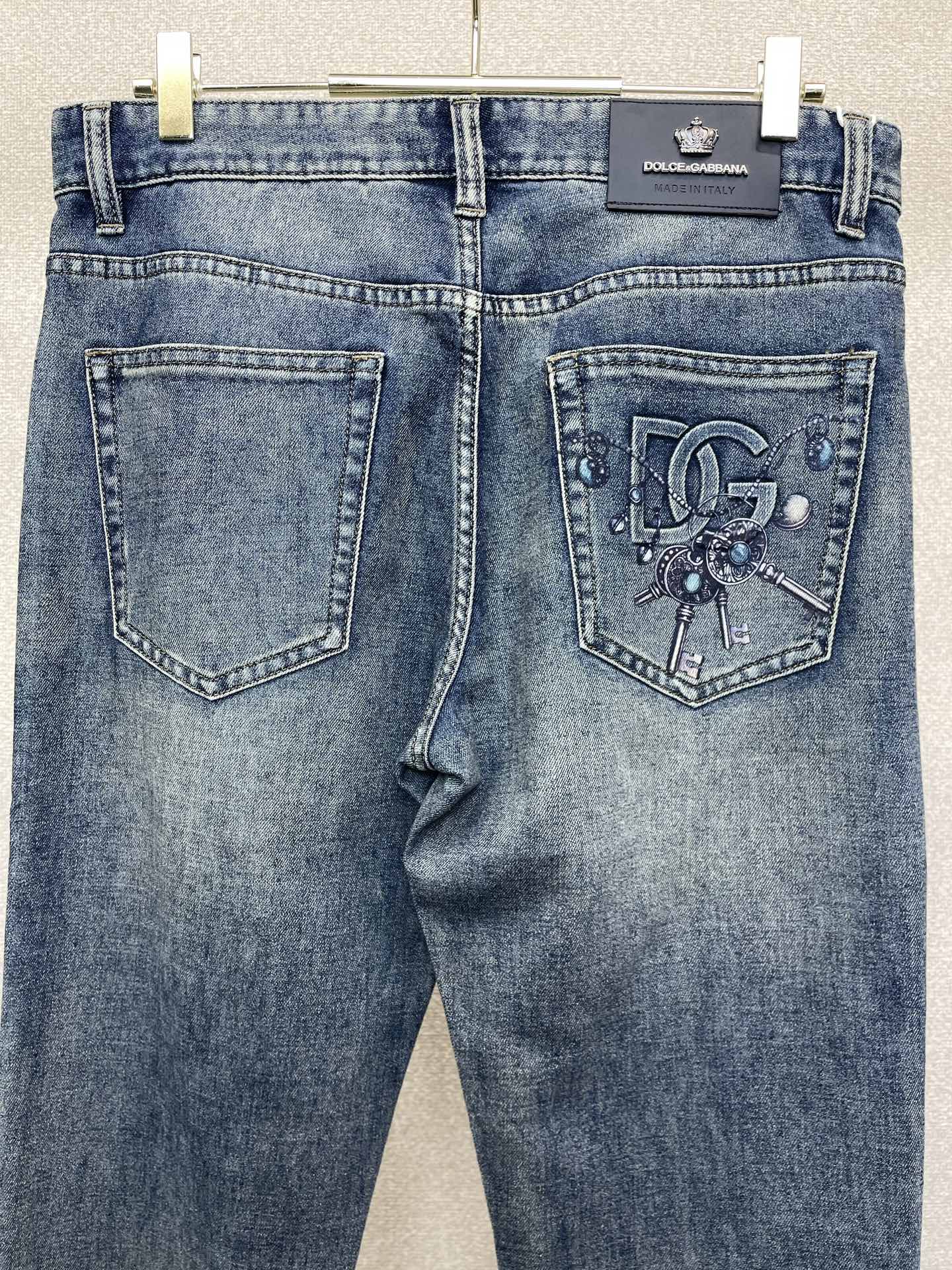 。Dolce&Gabbana杜嘉班纳💥砸锅卖铁都要上的新款新款牛仔裤👖高端版本！专柜定制面料 透气舒适度