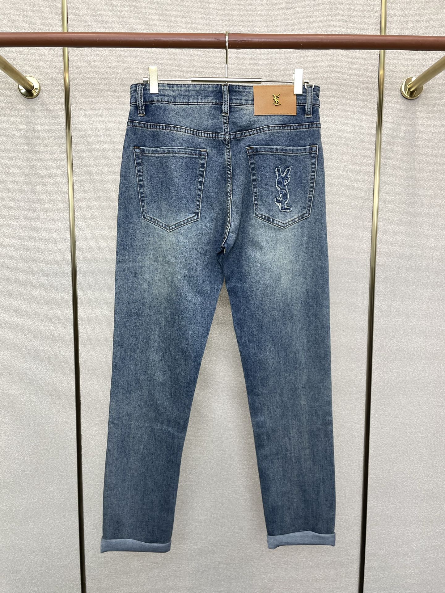 。SAINT LAURENT圣罗兰💥砸锅卖铁都要上的新款新款牛仔裤👖高端版本！专柜定制面料 透气舒适度高