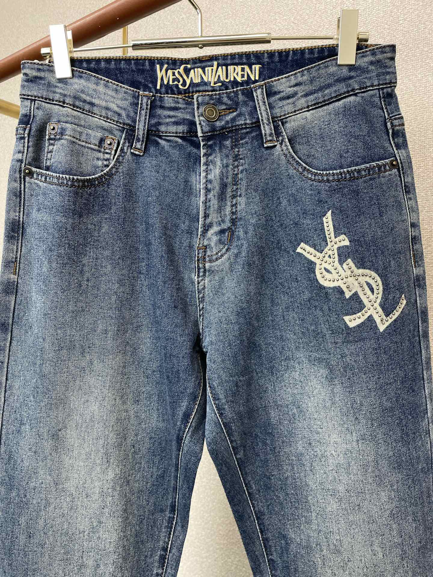 。SAINT LAURENT圣罗兰💥砸锅卖铁都要上的新款新款牛仔裤👖高端版本！专柜定制面料 透气舒适度高