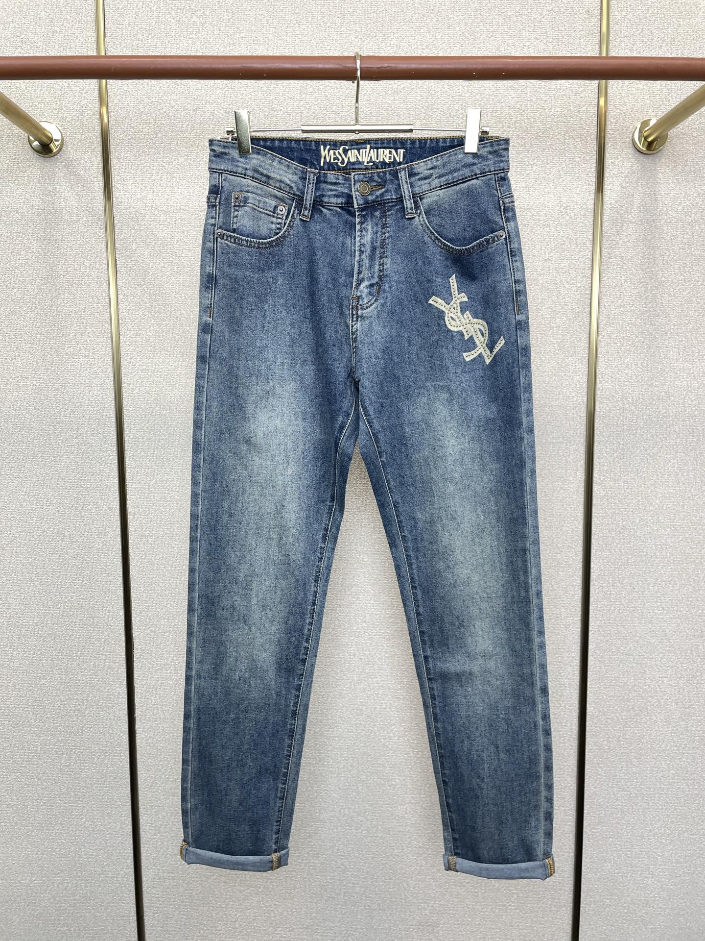 。SAINT LAURENT圣罗兰💥砸锅卖铁都要上的新款新款牛仔裤👖高端版本！专柜定制面料 透气舒适度高