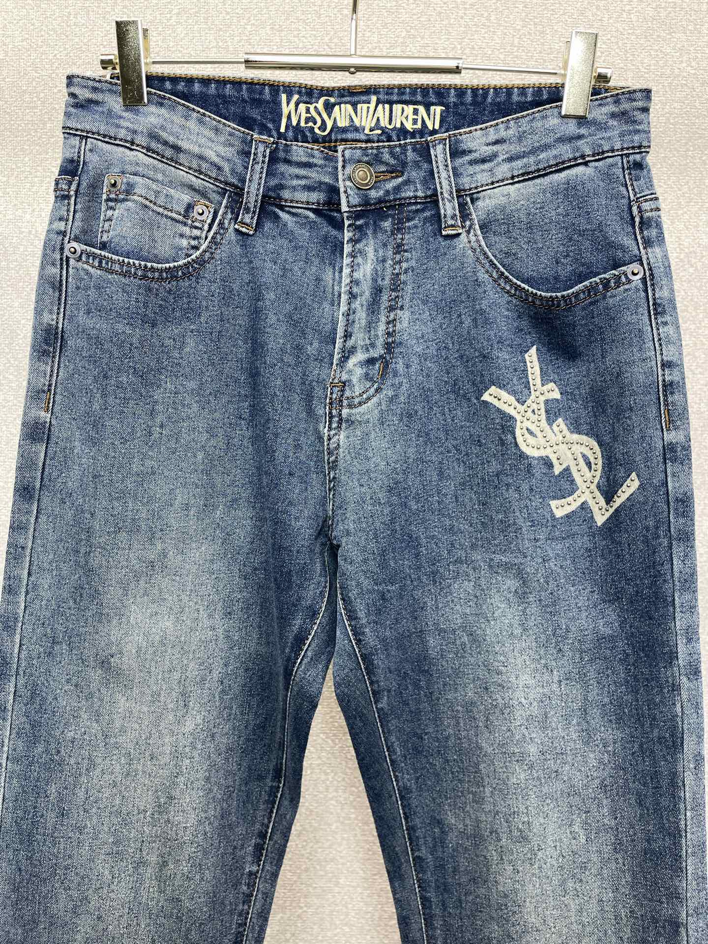 。SAINT LAURENT圣罗兰💥砸锅卖铁都要上的新款新款牛仔裤👖高端版本！专柜定制面料 透气舒适度高