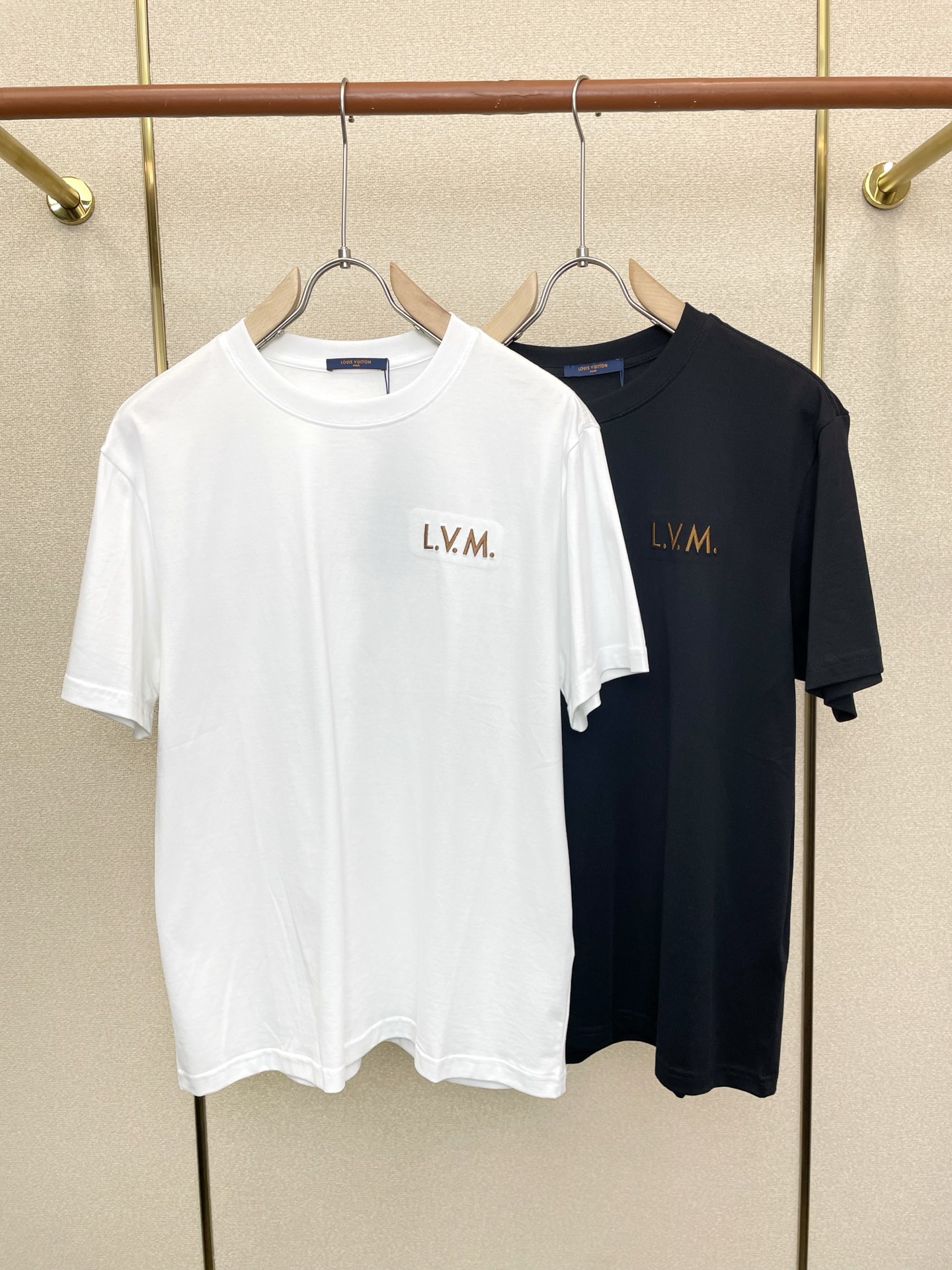 。Louis Vuitton路易威登💥砸锅卖铁都要上的新款新款原单男士休闲短袖 高端定制 高端版本 时尚